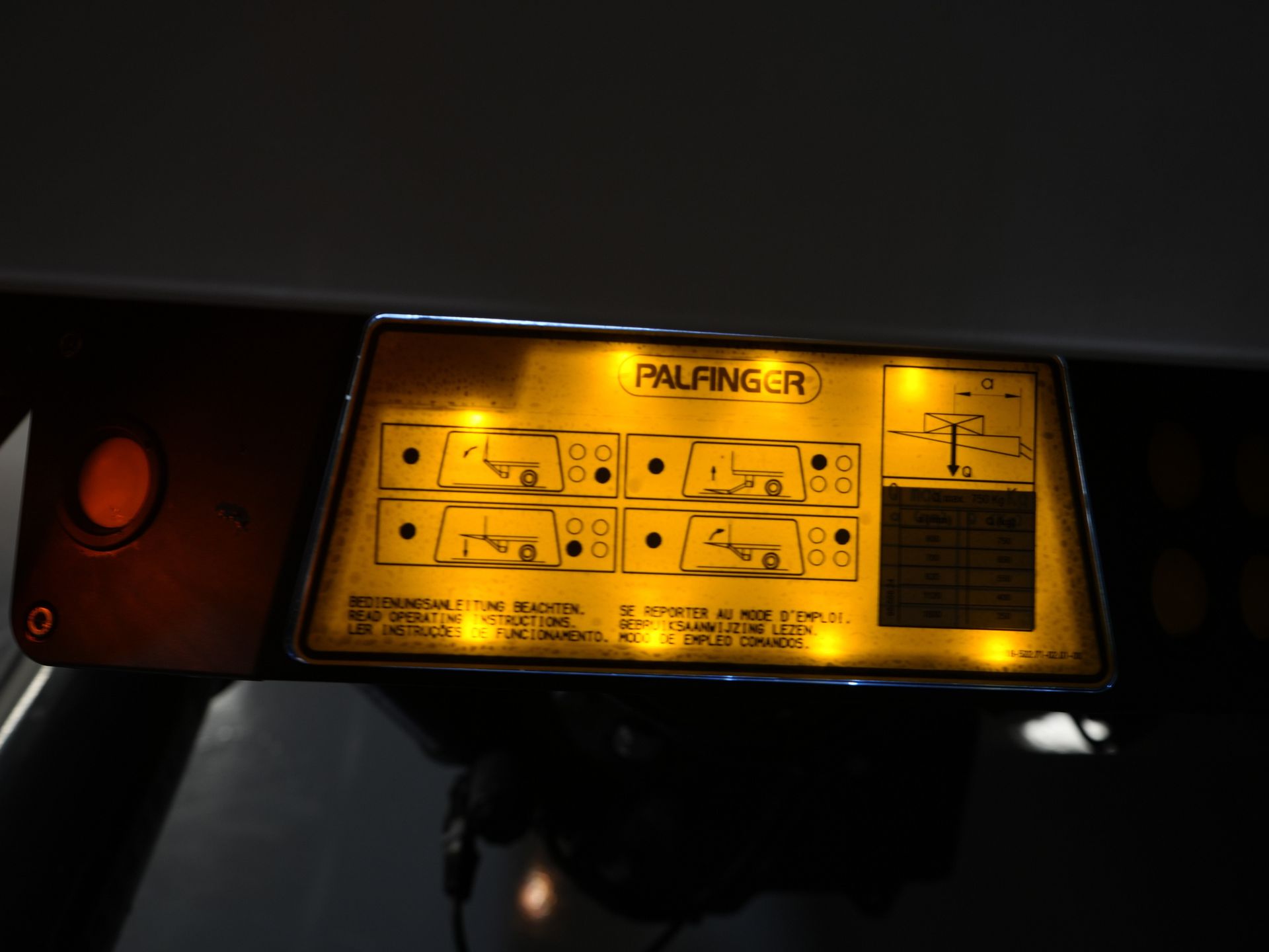 Volkswagen Crafter Bakwagen 35 2.0 TDI 180 pk DSG Aut. BPM VRIJ! 350x208x210 Laadklep/ Spoiler/ Navi/ Carplay/ Camera/ Airco