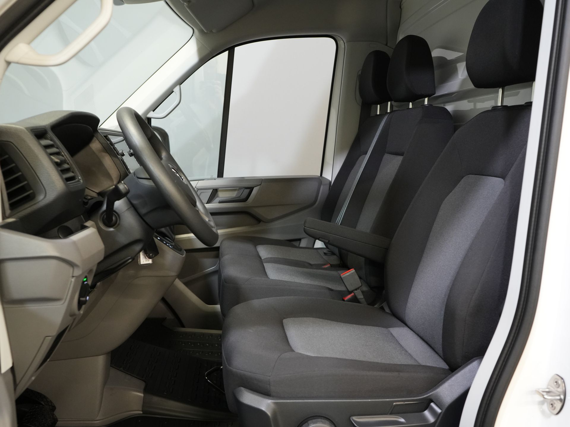 Volkswagen Crafter Bakwagen 35 2.0 TDI 180 pk DSG Aut. BPM VRIJ! 350x208x210 Laadklep/ Spoiler/ Navi/ Carplay/ Camera/ Airco