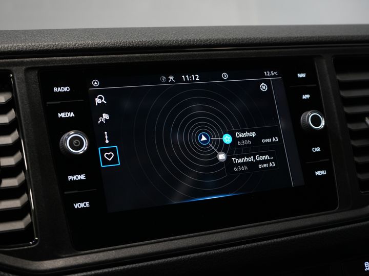 Volkswagen Crafter Bakwagen 35 2.0 TDI 180 pk DSG Aut. BPM VRIJ! 350x208x210 Laadklep/ Spoiler/ Navi/ Carplay/ Camera/ Airco