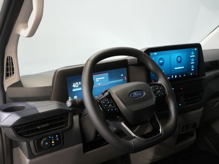 Ford E-Transit Custom Bestelbus Trend 65 kWh 330 km WLTP Garantie t/m 2029/ LED/ Standkachel/ Snellader/ 2.3t Trekverm./ Stuurverw./ Stoelverw./ Carplay/ Camera