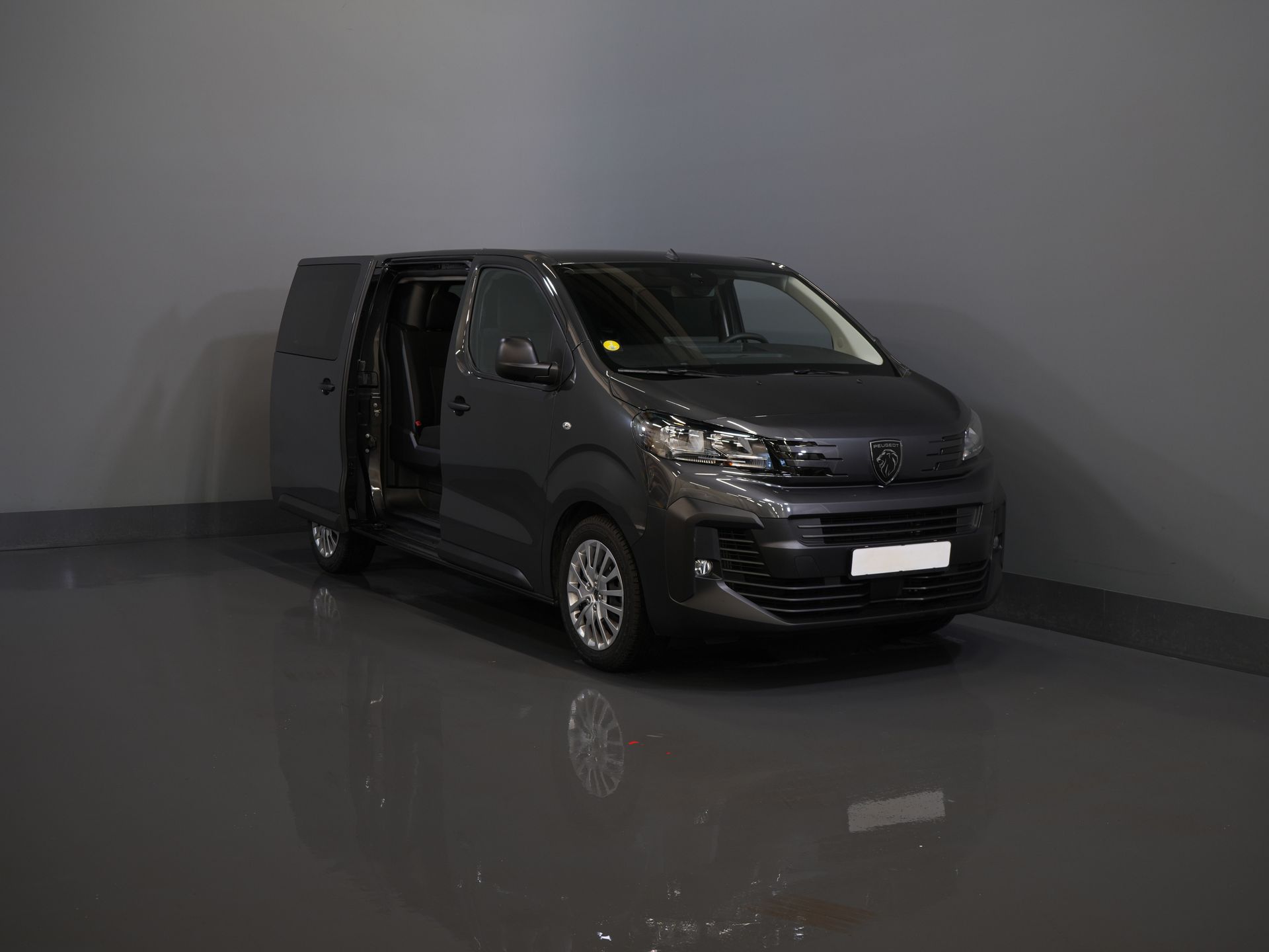 Peugeot Expert Van 2.0 HDi 145 CP Aut DC Double Cab 6 Pers./ Navi/ Carplay/ Camera/ PDC/ Cruise/ Airco