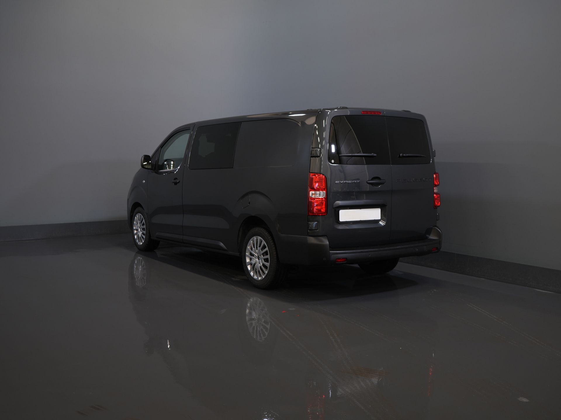 Peugeot Expert Van 2.0 HDi 145 CP Aut DC Double Cab 6 Pers./ Navi/ Carplay/ Camera/ PDC/ Cruise/ Airco