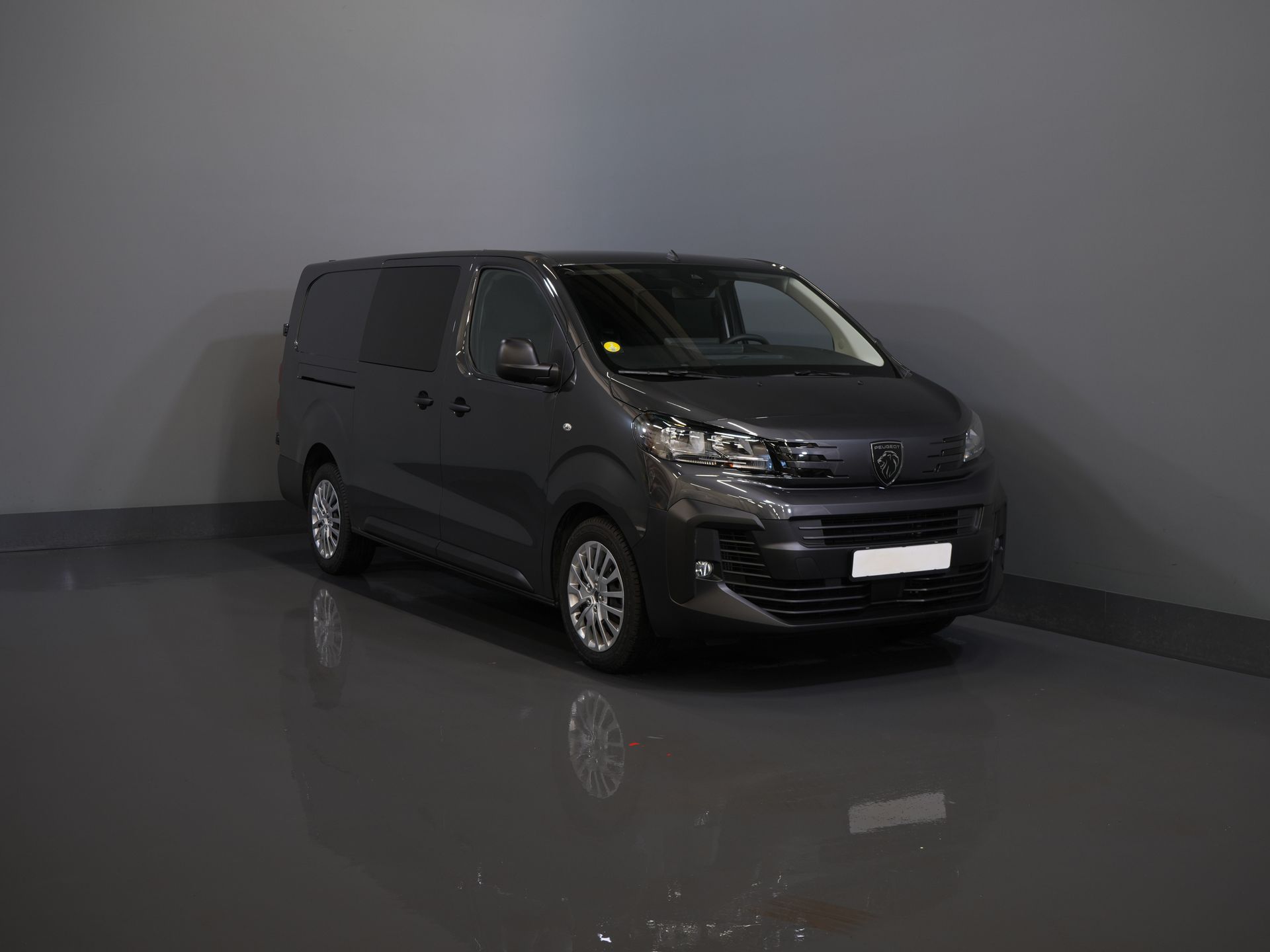 Peugeot Expert Van 2.0 HDi 145 CP Aut DC Double Cab 6 Pers./ Navi/ Carplay/ Camera/ PDC/ Cruise/ Airco
