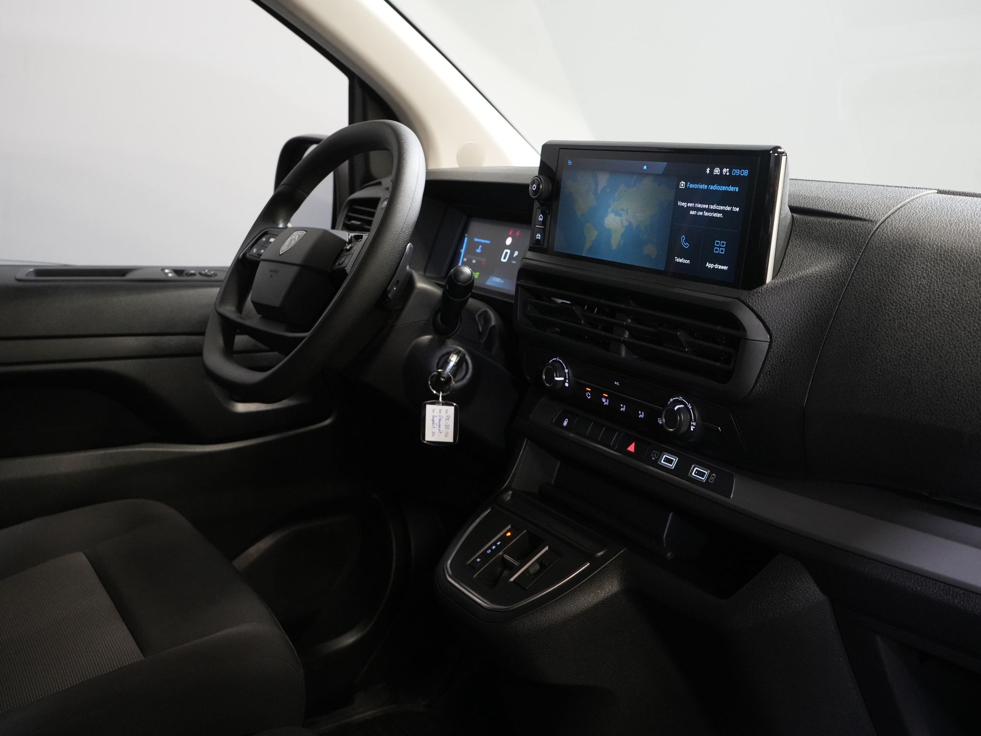 Peugeot Expert Van 2.0 HDi 145 CP Aut DC Double Cab 6 Pers./ Navi/ Carplay/ Camera/ PDC/ Cruise/ Airco