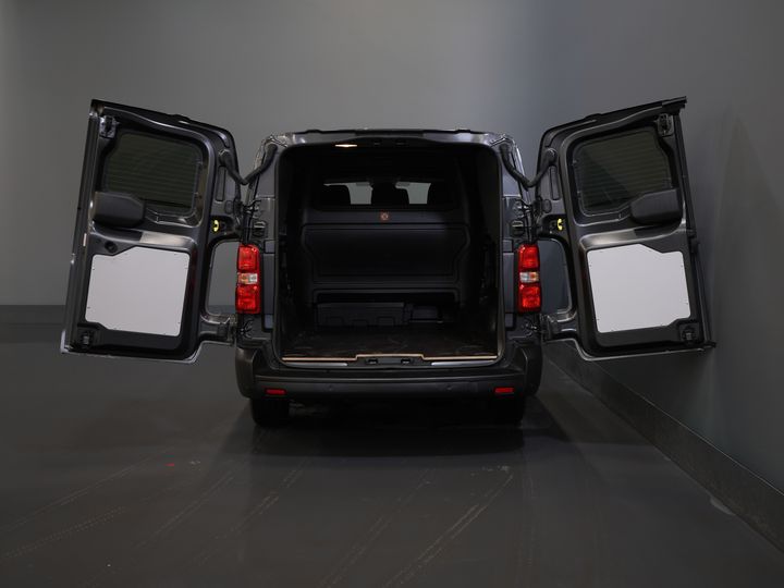 Peugeot Expert Van 2.0 HDi 145 CP Aut DC Double Cab 6 Pers./ Navi/ Carplay/ Camera/ PDC/ Cruise/ Airco