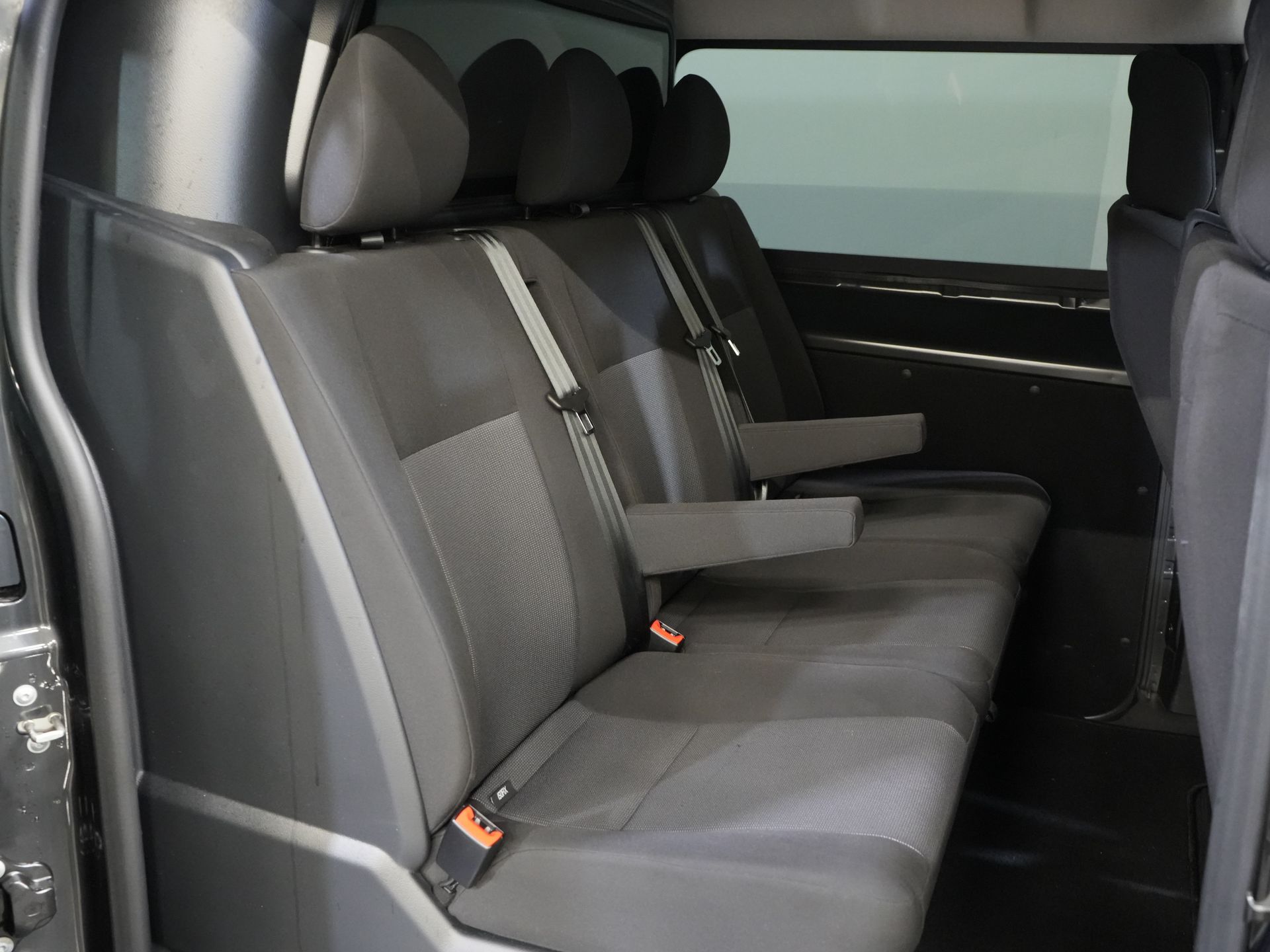 Peugeot Expert Van 2.0 HDi 145 CP Aut DC Double Cab 6 Pers./ Navi/ Carplay/ Camera/ PDC/ Cruise/ Airco