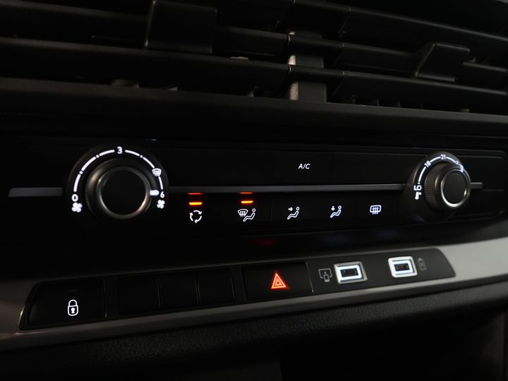 Peugeot Expert Van 2.0 HDi 145 CP Aut DC Double Cab 6 Pers./ Navi/ Carplay/ Camera/ PDC/ Cruise/ Airco