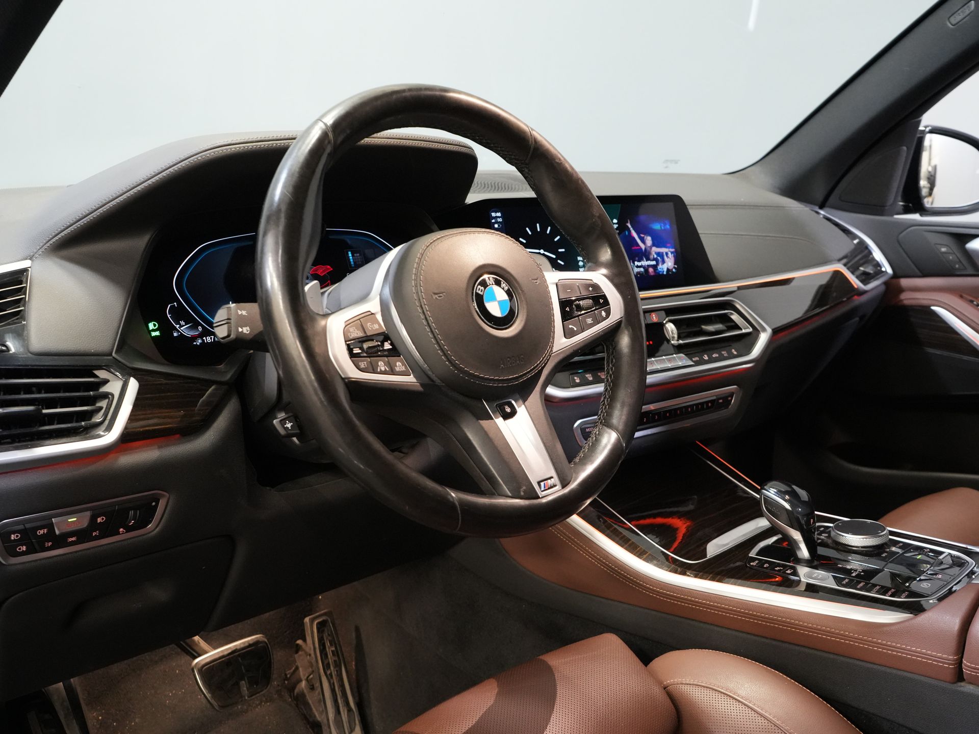 BMW X5 SUV xDrive45e High Executive MPack/ Pano/ Memory/ Seatvent./ Elek.Valve/ Elek.Towbar/ Leather/ Adapt.Cruise/ 21