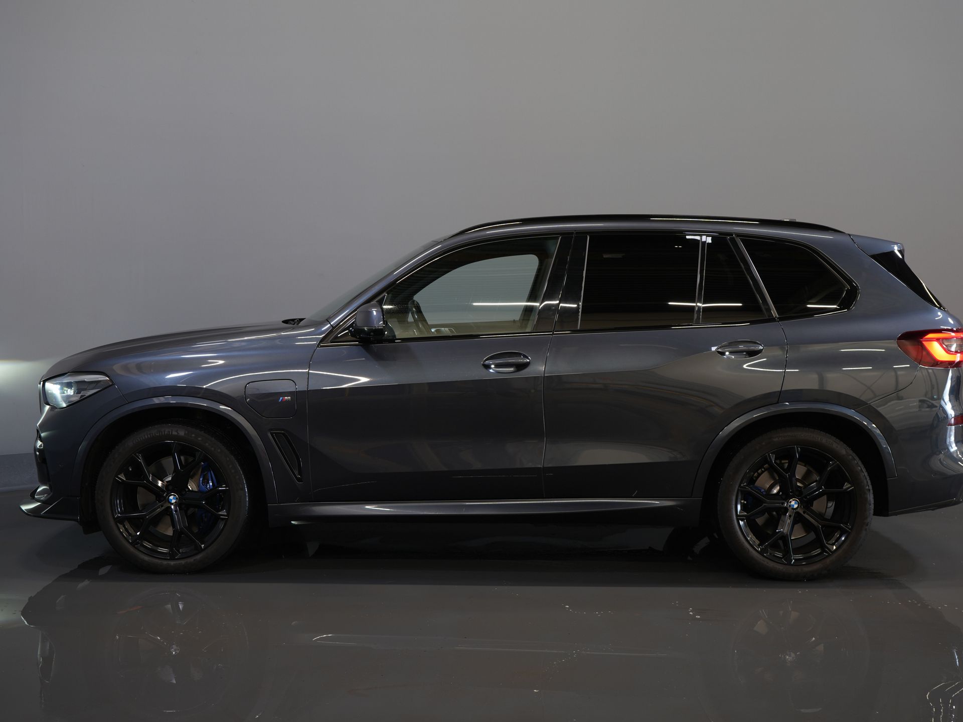 BMW X5 SUV xDrive45e High Executive MPack/ Pano/ Memory/ Seatvent./ Elek.Valve/ Elek.Towbar/ Leather/ Adapt.Cruise/ 21
