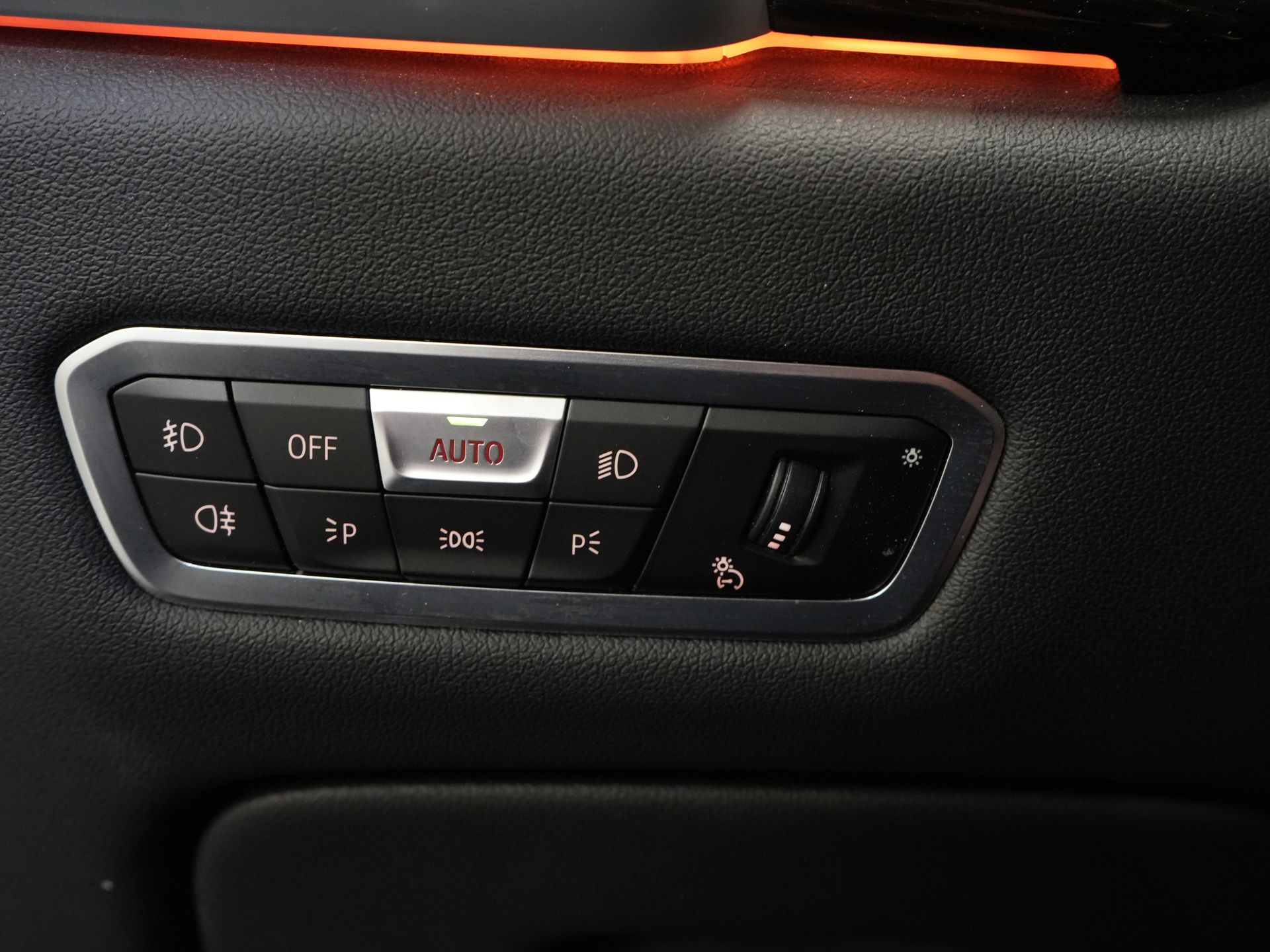 BMW X5 SUV xDrive45e High Executive MPack/ Pano/ Memory/ Seatvent./ Elek.Valve/ Elek.Towbar/ Leather/ Adapt.Cruise/ 21