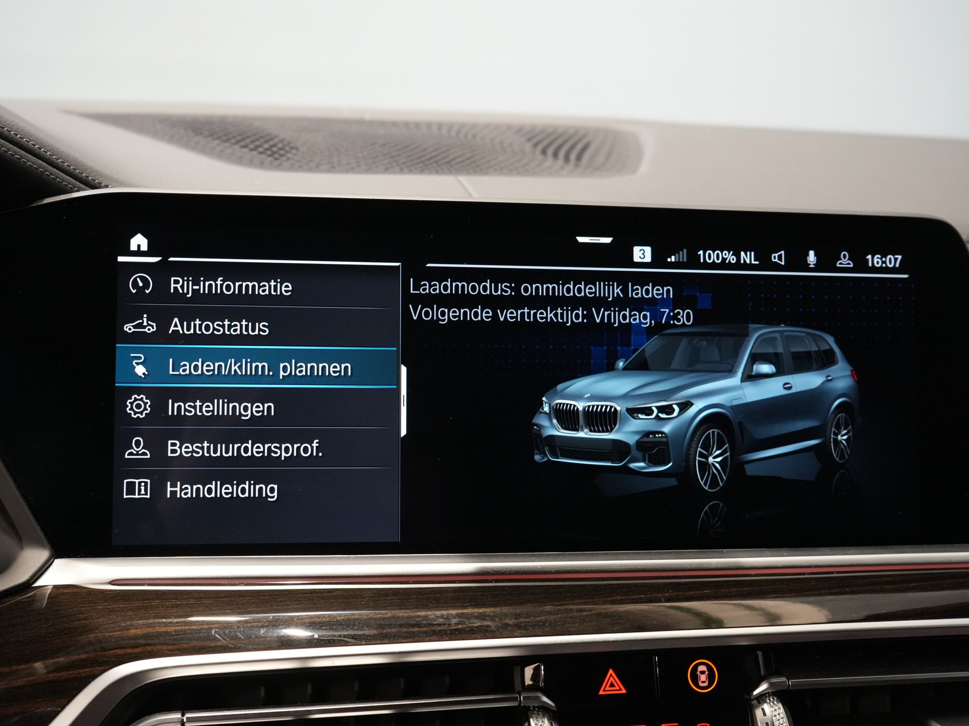 BMW X5 SUV xDrive45e High Executive MPack/ Pano/ Memory/ Seatvent./ Elek.Valve/ Elek.Towbar/ Leather/ Adapt.Cruise/ 21