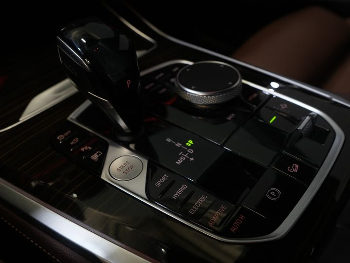 BMW X5 SUV xDrive45e High Executive MPack/ Pano/ Memory/ Seatvent./ Elek.Valve/ Elek.Towbar/ Leather/ Adapt.Cruise/ 21