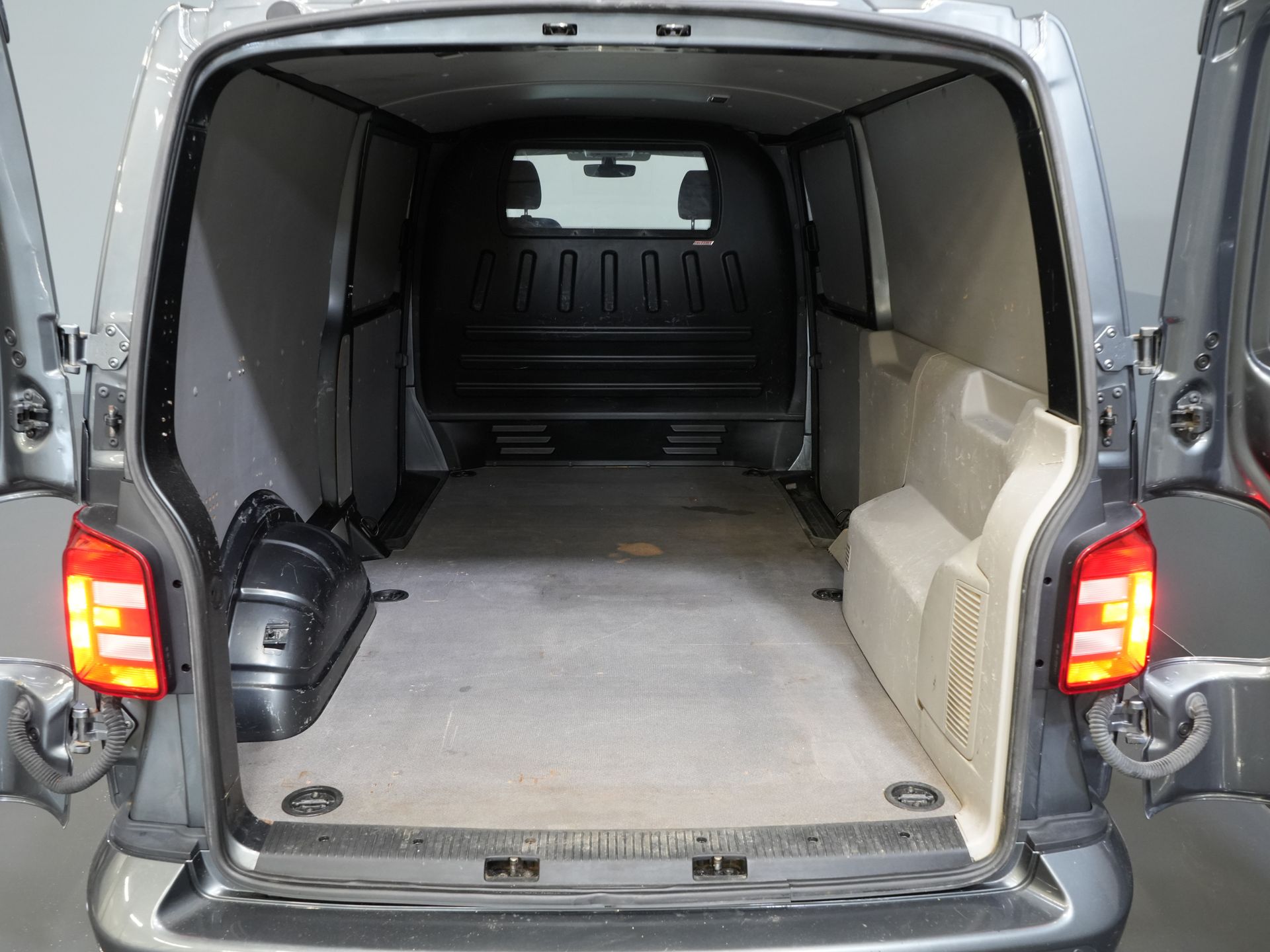 Volkswagen Transporter Bestelbus 2.0 TDI 150 pk DSG Aut. 4Motion L2 BPM VRIJ! 4x4/ 2x Schuifdeur/ LED/ Adapt. Cruise/ Alarm/ Stoelverw./ LMV/ Camera/ Airco