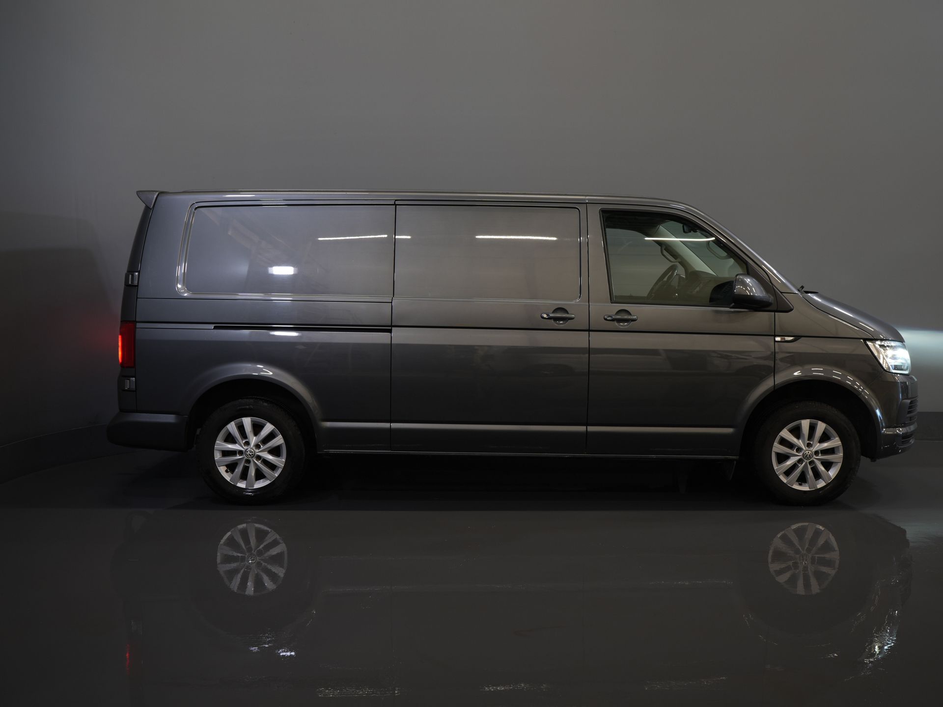 Volkswagen Transporter Bestelbus 2.0 TDI 150 pk DSG Aut. 4Motion L2 BPM VRIJ! 4x4/ 2x Schuifdeur/ LED/ Adapt. Cruise/ Alarm/ Stoelverw./ LMV/ Camera/ Airco