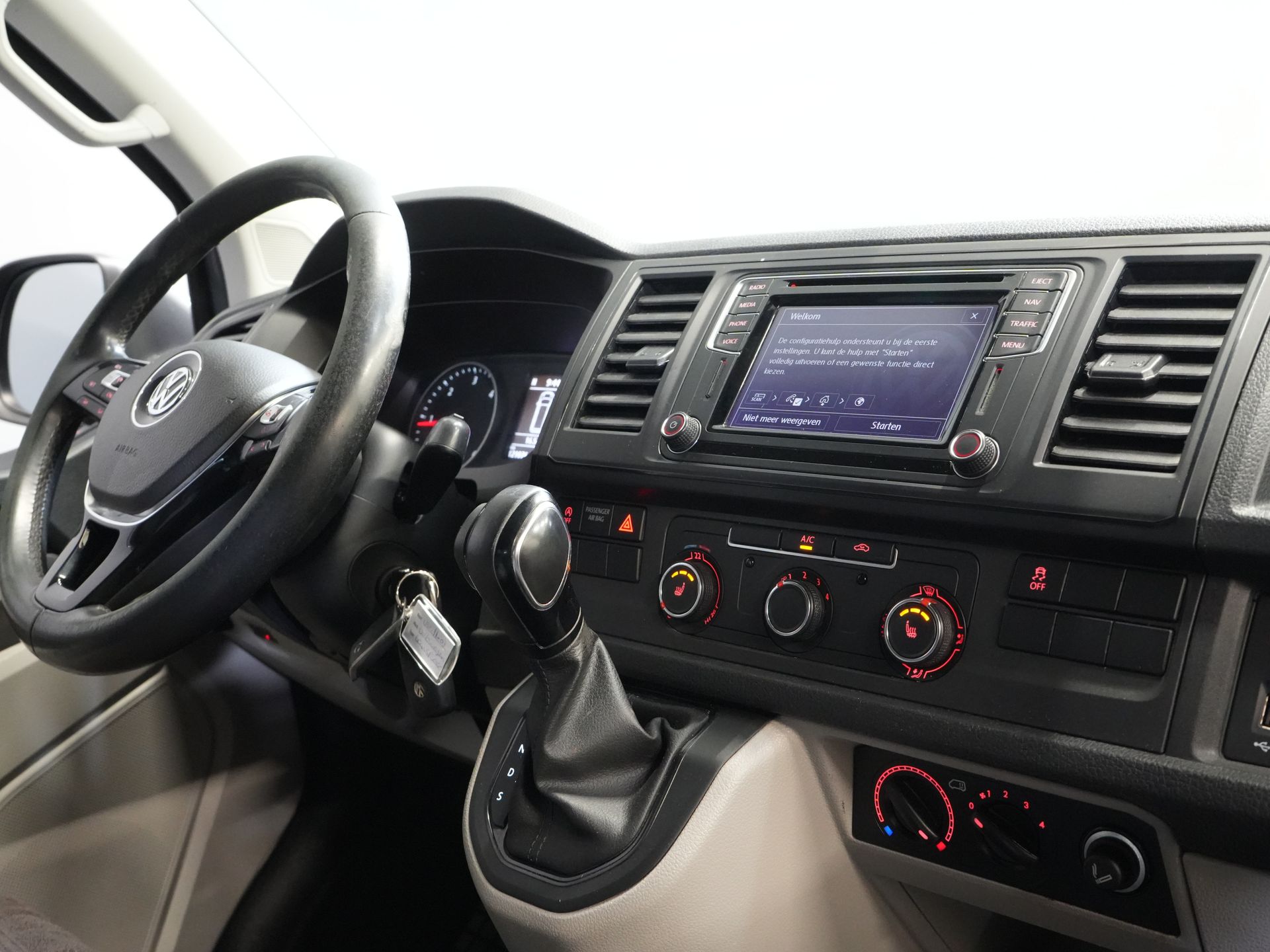 Volkswagen Transporter Van 2.0 TDI 150 к.с. DSG Aut. 4Motion L2 BPM БЕЗКОШТОВНО! 4х4/ 2х зсувні двері/ LED/ Адапт. Круїз/ Сигналізація/ Підігрів сидінь/ LMV/ Камера/ Кондиціонер
