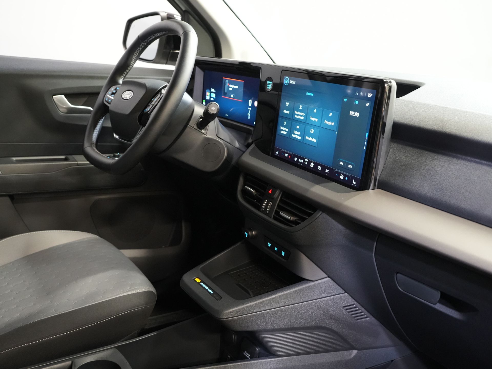 Ford Courier Bestelbus E-Transit Limited 44 kWh 292 km WLTP Garantie/ Snellader/ Adapt.Cruise/ Stoelverw./ Stuurverw./ Carplay/ Camera/ Climate/ PDC/ L