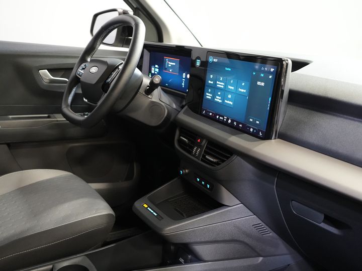 Ford Courier Bestelbus E-Transit Limited 44 kWh 292 km WLTP Garantie/ Snellader/ Adapt.Cruise/ Stoelverw./ Stuurverw./ Carplay/ Camera/ Climate/ PDC/ L