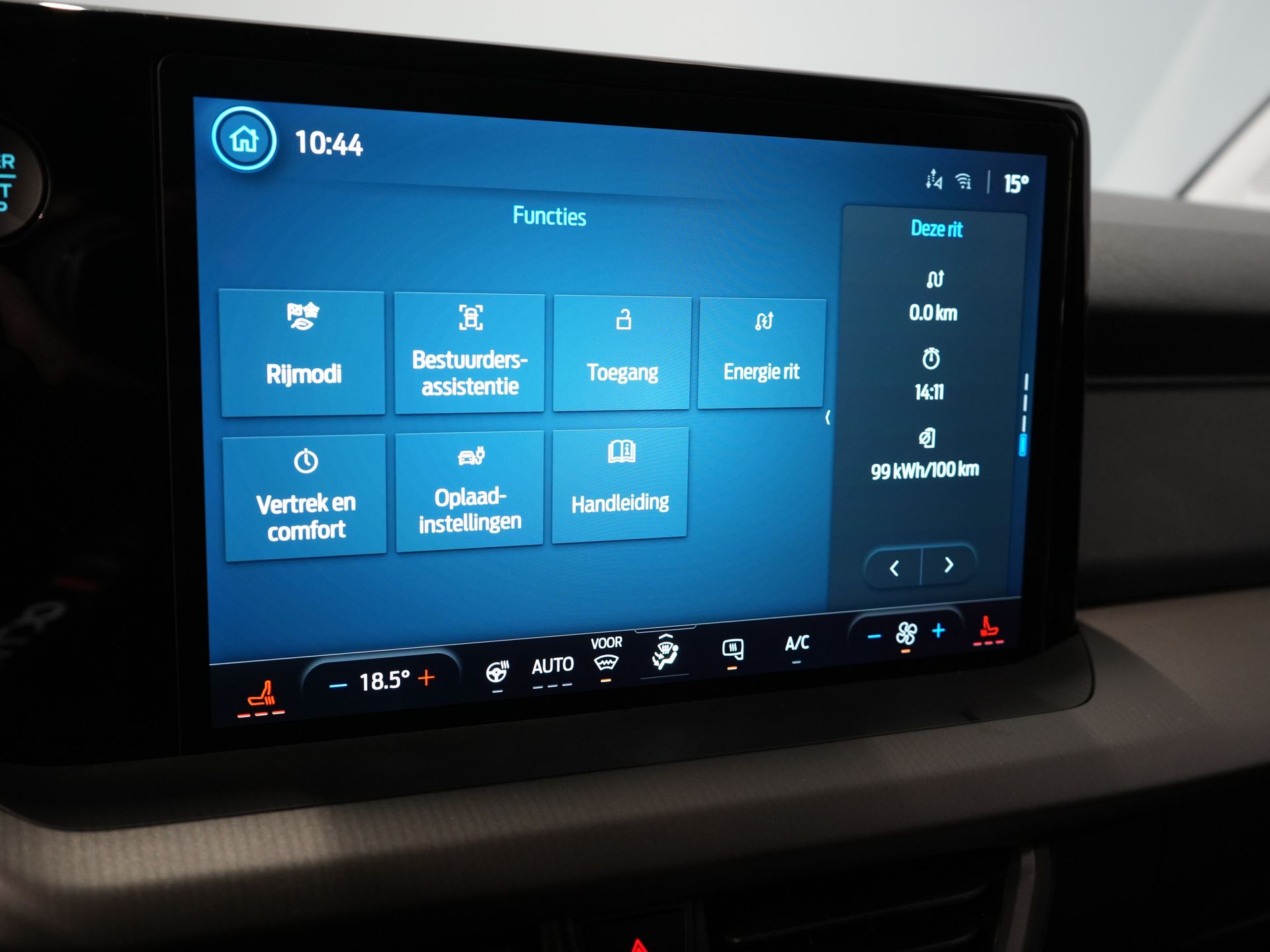 Ford Courier Bestelbus E-Transit Limited 44 kWh 292 km WLTP Garantie/ Snellader/ Adapt.Cruise/ Stoelverw./ Stuurverw./ Carplay/ Camera/ Climate/ PDC/ L