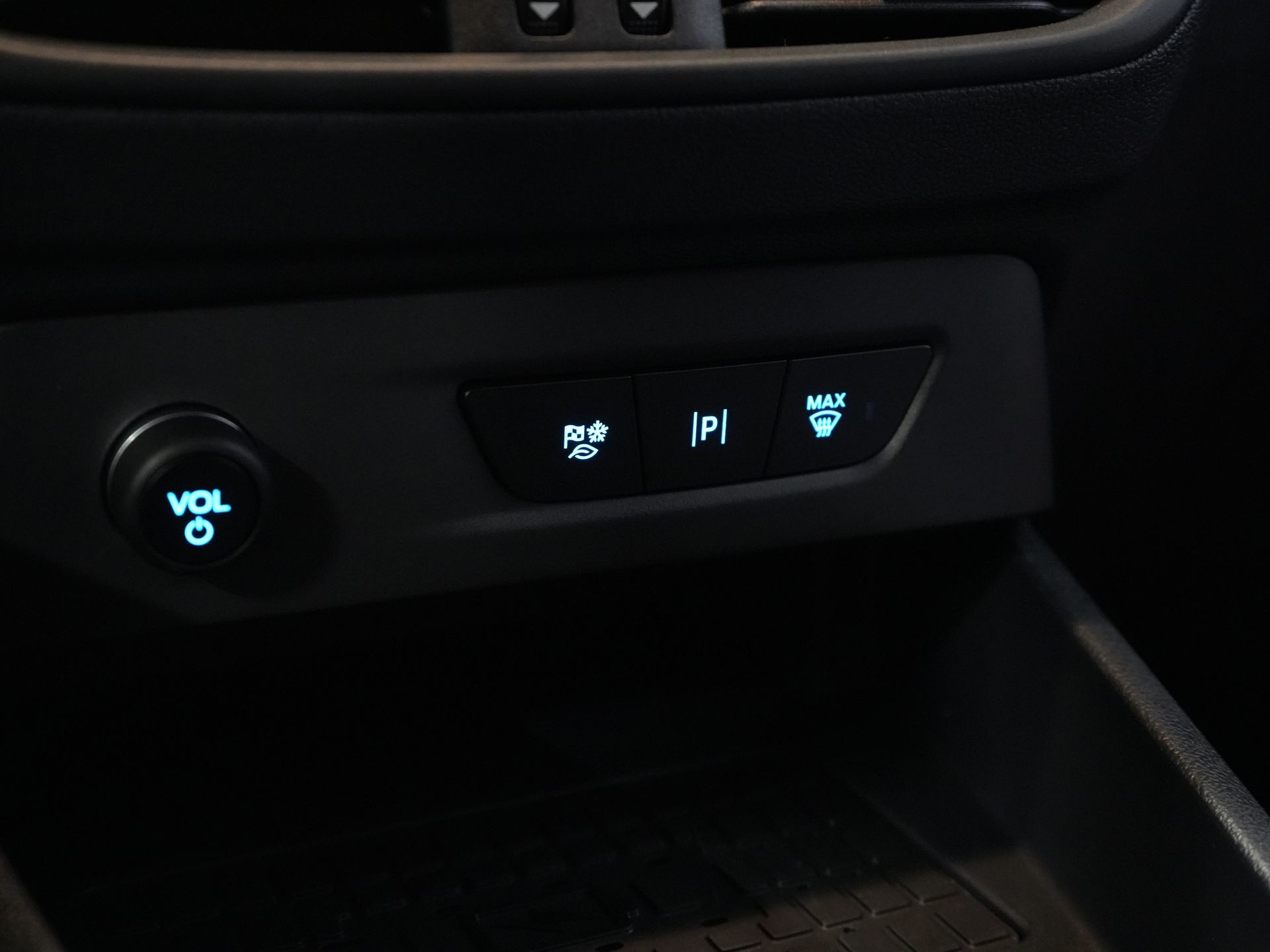Ford Courier Bestelbus E-Transit Limited 44 kWh 292 km WLTP Garantie/ Snellader/ Adapt.Cruise/ Stoelverw./ Stuurverw./ Carplay/ Camera/ Climate/ PDC/ L