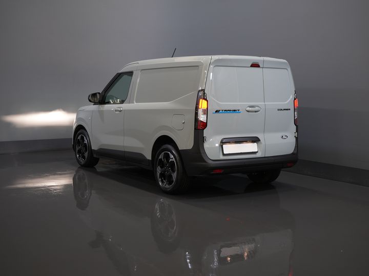 Ford Courier Bestelbus E-Transit Limited 44 kWh 292 km WLTP Garantie/ Snellader/ Adapt.Cruise/ Stoelverw./ Stuurverw./ Carplay/ Camera/ Climate/ PDC/ L
