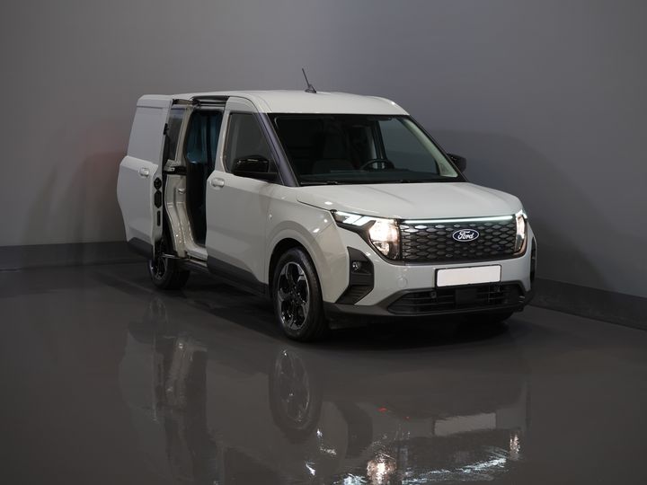 Ford Courier Bestelbus E-Transit Limited 44 kWh 292 km WLTP Garantie/ Snellader/ Adapt.Cruise/ Stoelverw./ Stuurverw./ Carplay/ Camera/ Climate/ PDC/ L