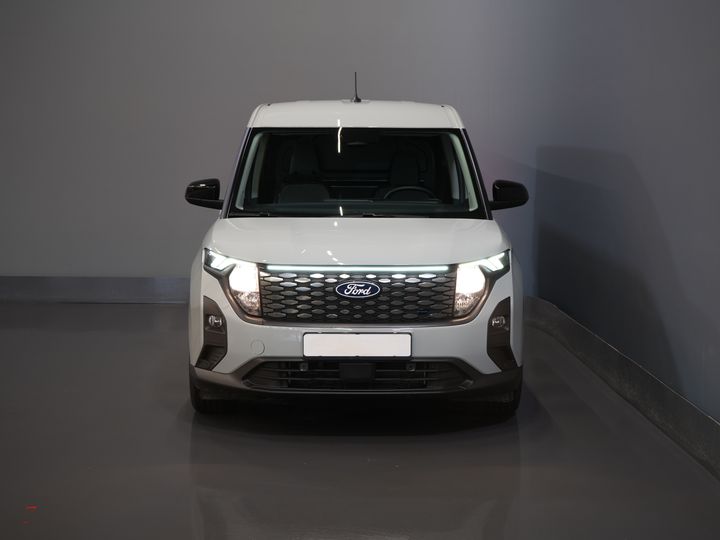 Ford Courier Bestelbus E-Transit Limited 44 kWh 292 km WLTP Garantie/ Snellader/ Adapt.Cruise/ Stoelverw./ Stuurverw./ Carplay/ Camera/ Climate/ PDC/ L