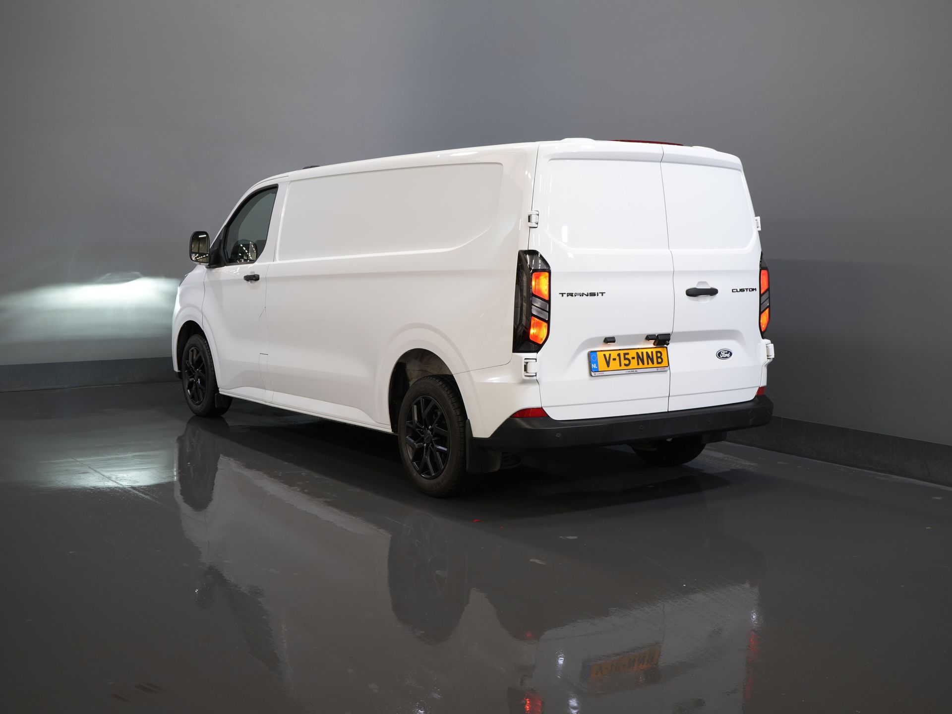 Ford Transit Custom Bestelbus 2.0 TDCI 136 pk Aut. L2 Trend BPM VRIJ! LED/ Carplay/ Camera/ Climate/ PDC/ Cruise