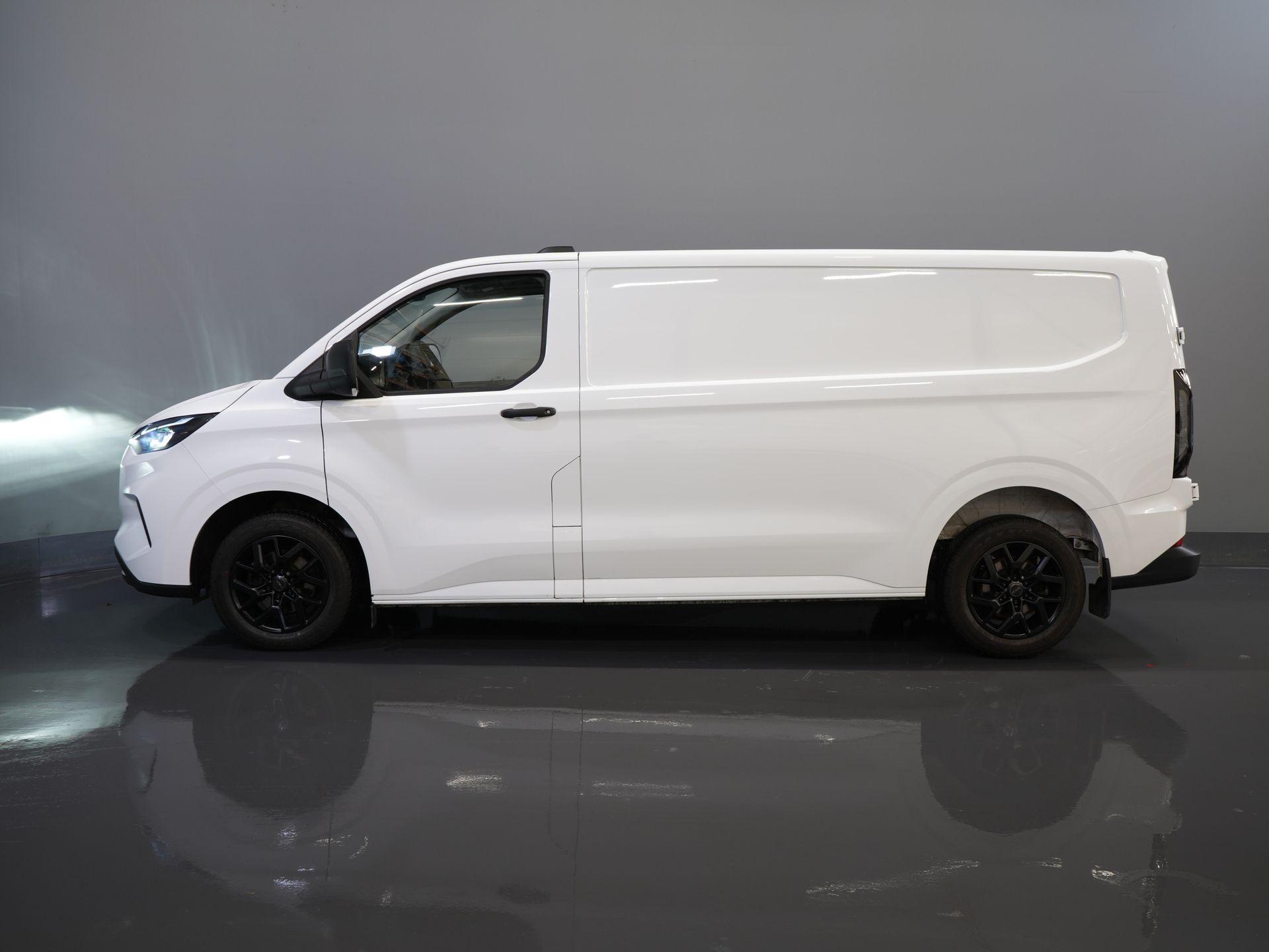 Ford Transit Custom Bestelbus 2.0 TDCI 136 pk Aut. L2 Trend BPM VRIJ! LED/ Carplay/ Camera/ Climate/ PDC/ Cruise