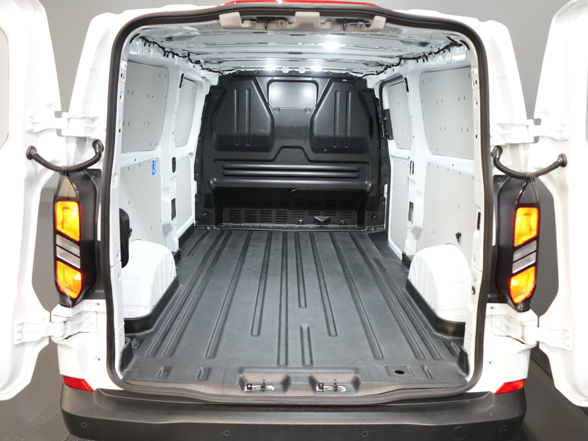 Ford Transit Custom Bestelbus 2.0 TDCI 136 pk Aut. L2 Trend BPM VRIJ! LED/ Carplay/ Camera/ Climate/ PDC/ Cruise