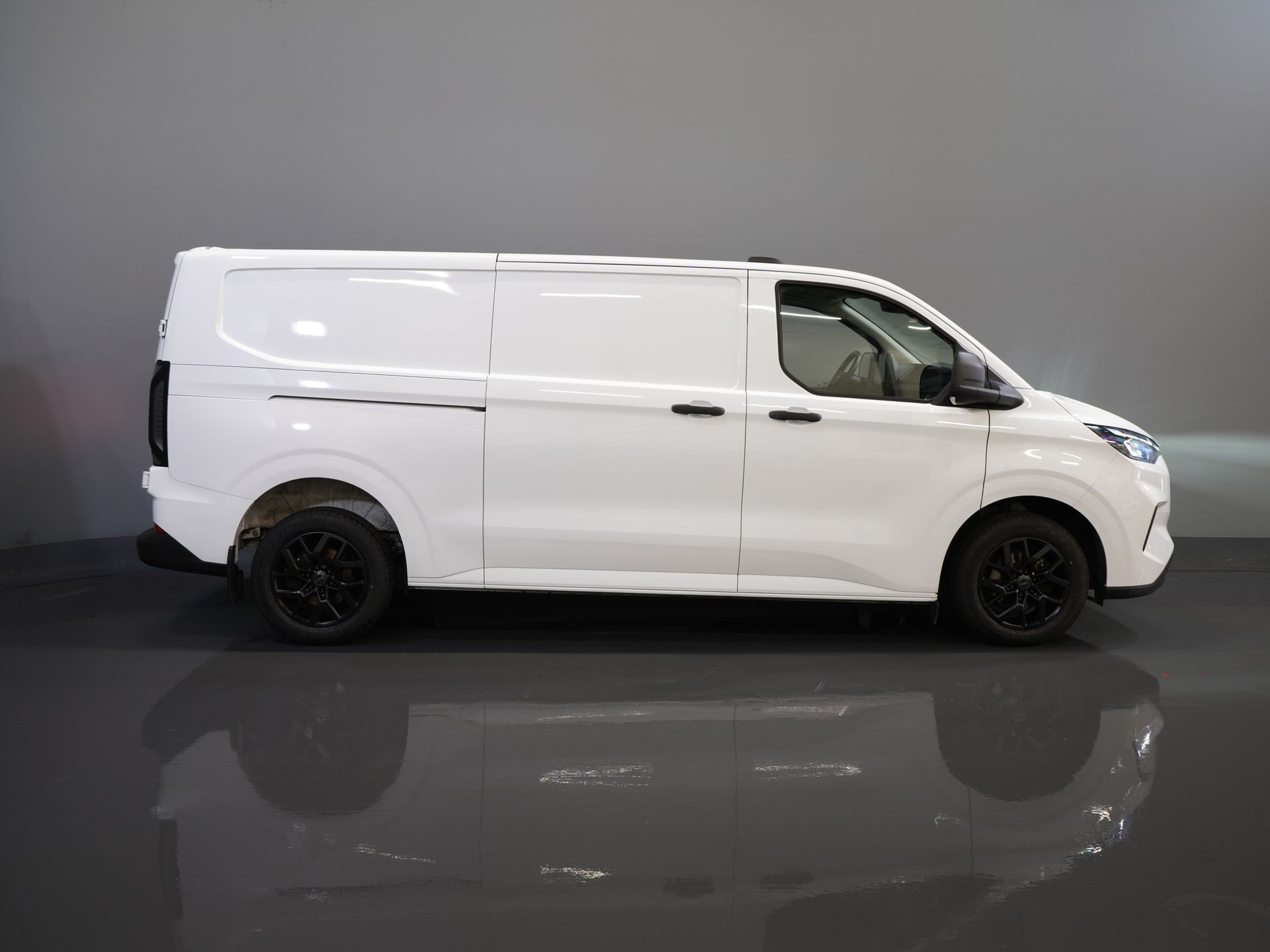Ford Transit Custom Bestelbus 2.0 TDCI 136 pk Aut. L2 Trend BPM VRIJ! LED/ Carplay/ Camera/ Climate/ PDC/ Cruise