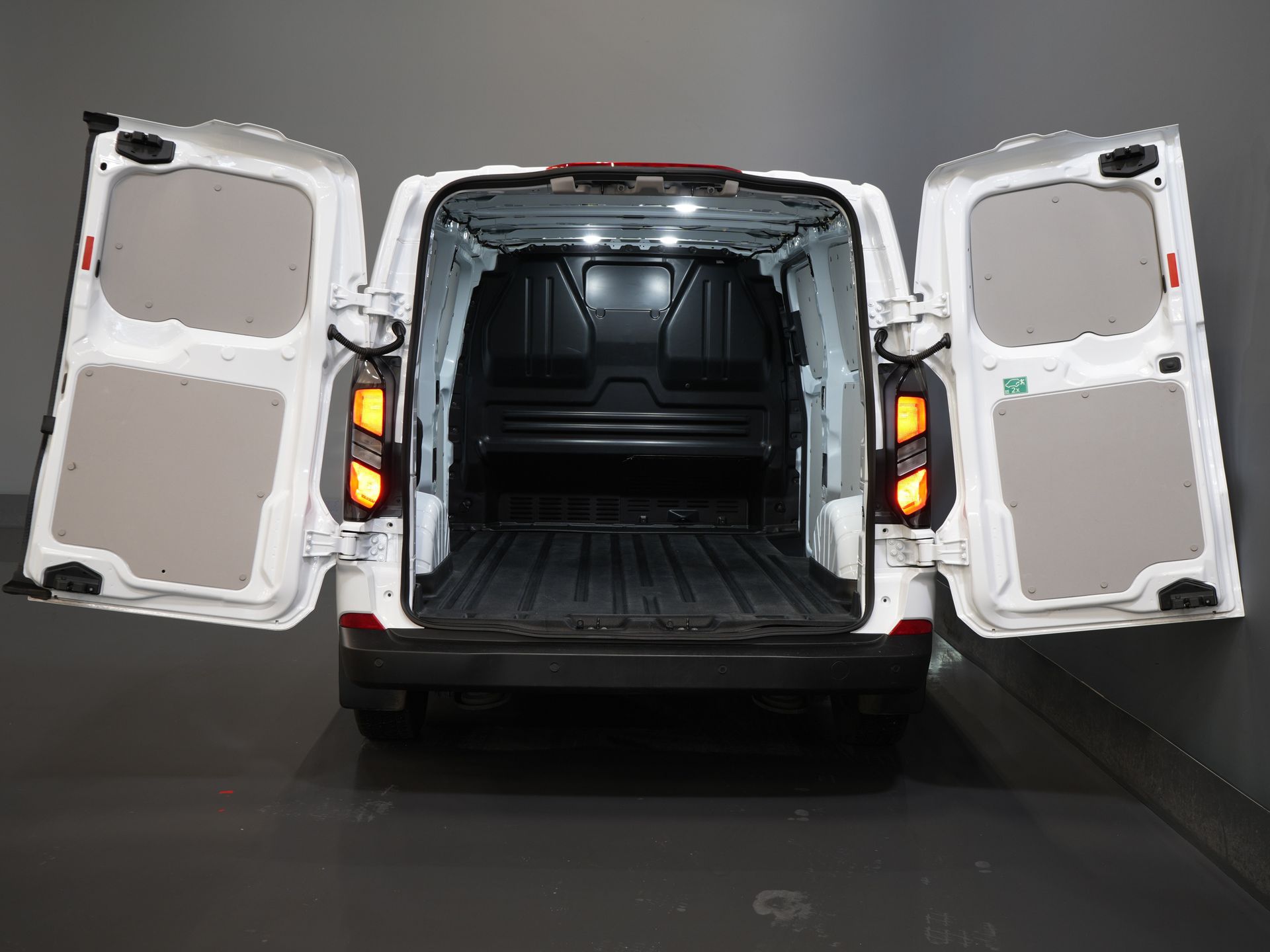 Ford Transit Custom Bestelbus 2.0 TDCI 136 pk Aut. L2 Trend BPM VRIJ! LED/ Carplay/ Camera/ Climate/ PDC/ Cruise