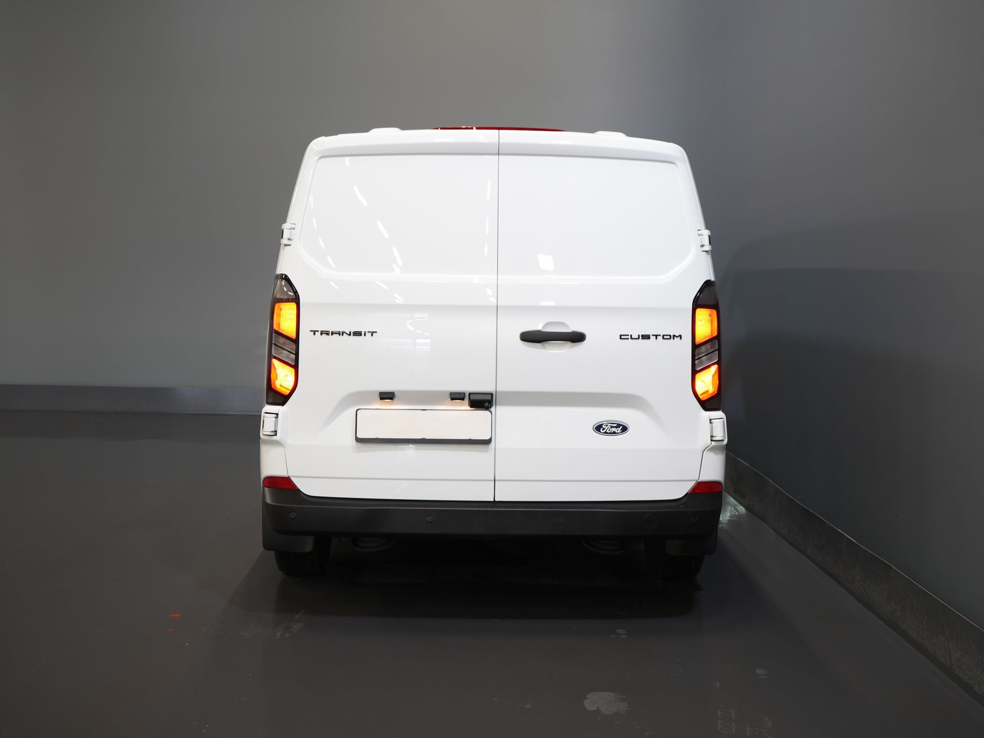 Ford Transit Custom Bestelbus 2.0 TDCI 136 pk Aut. L2 Trend BPM VRIJ! LED/ Carplay/ Camera/ Climate/ PDC/ Cruise
