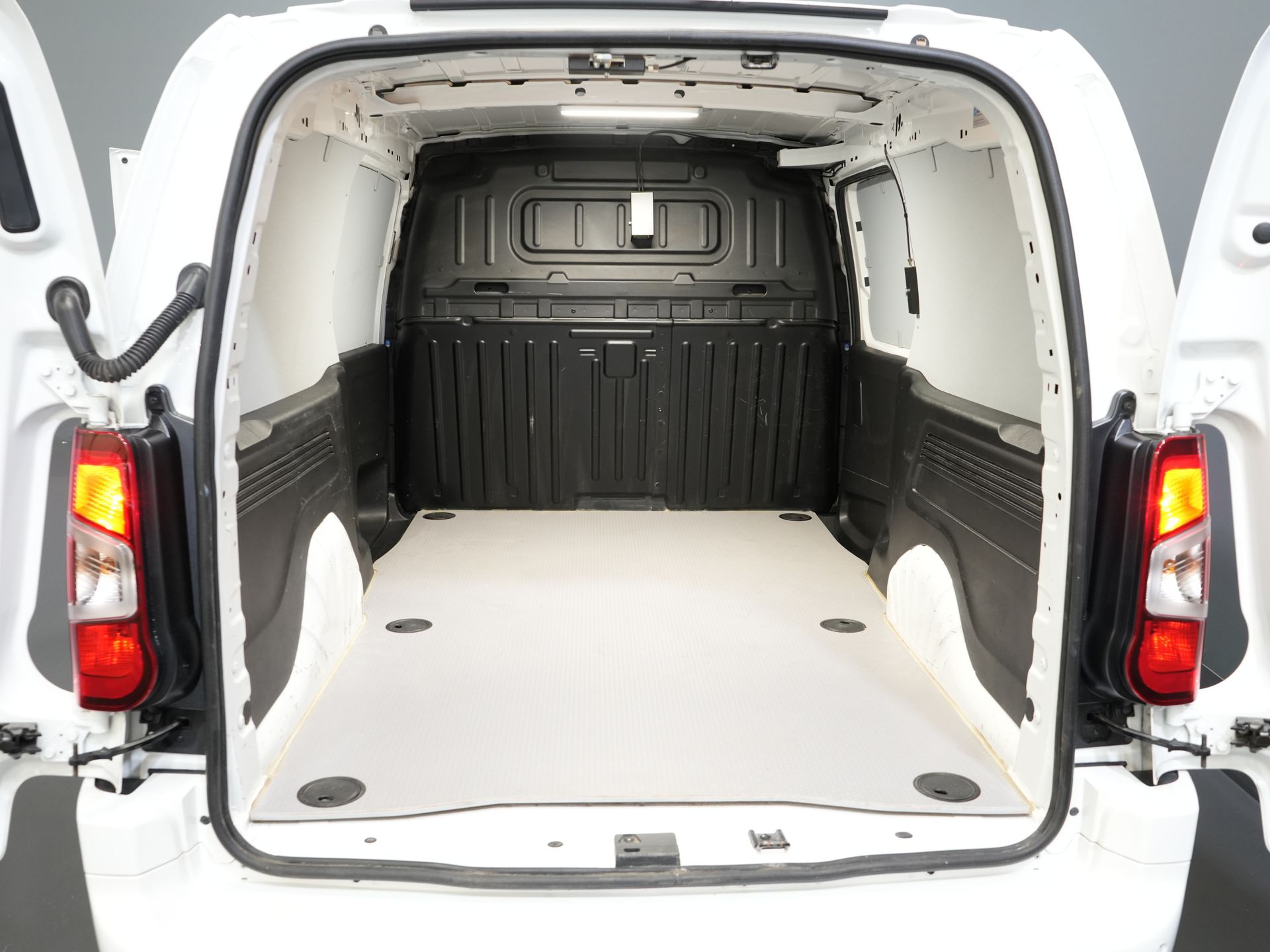 Opel Combo Van 1.5D 130 к.с. Авт. L2 BPM БЕЗКОШТОВНО! DB-ремінь V.V/ NL-автомат/ Carplay/ клімат/ LMV/ камера/ PDC