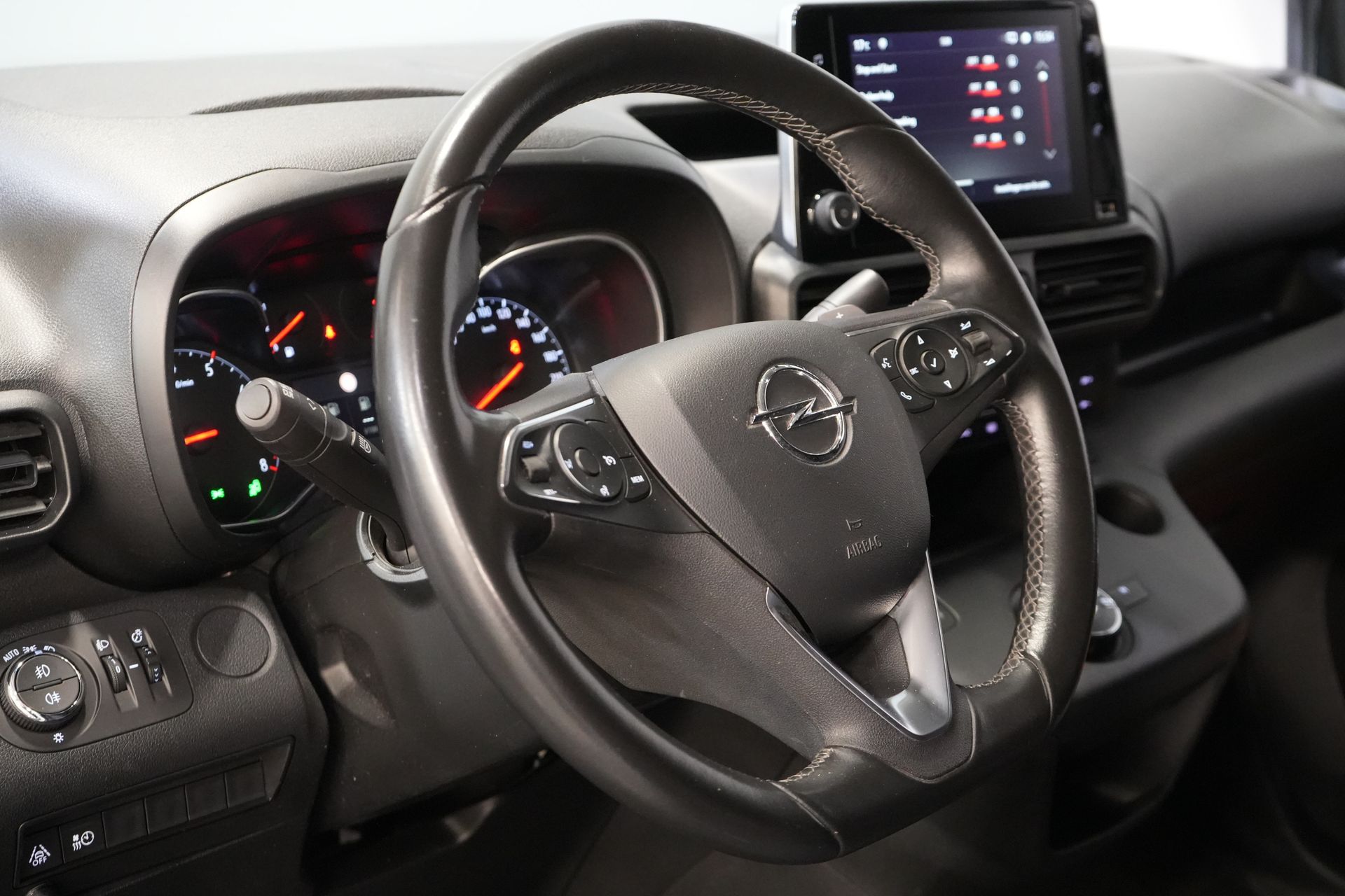 Opel Combo Van 1.5D 130 к.с. Авт. L2 BPM БЕЗКОШТОВНО! DB-ремінь V.V/ NL-автомат/ Carplay/ клімат/ LMV/ камера/ PDC