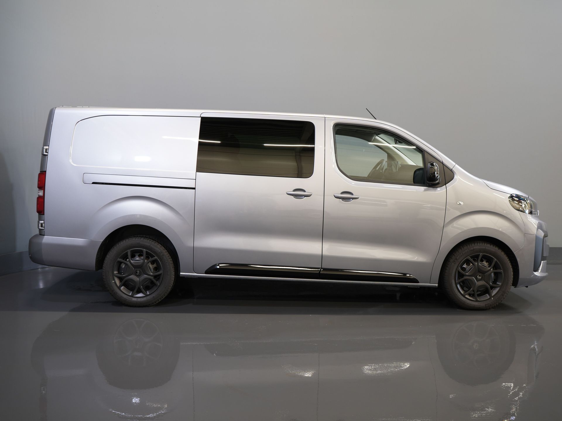 Citroën Jumpy Van 2.0 HDI 180 hp Aut. L3 DC Double Cab BPM FREE! 6 Pers./ 2x Sliding door/ Carplay/ Navi/ Camera/ Cruise/ Airco