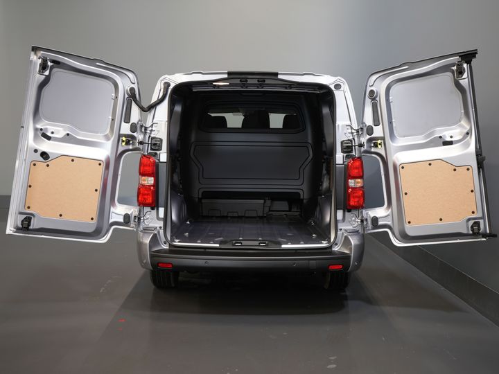 Citroën Jumpy Van 2.0 HDI 180 hp Aut. L3 DC Double Cab BPM FREE! 6 Pers./ 2x Sliding door/ Carplay/ Navi/ Camera/ Cruise/ Airco
