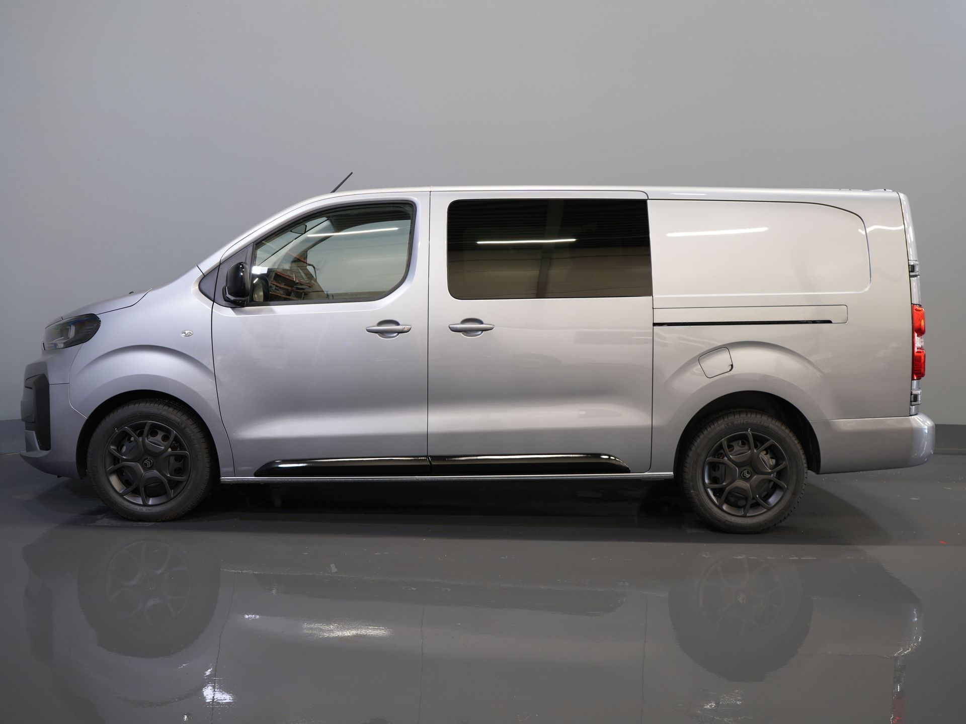 Citroën Jumpy Van 2.0 HDI 180 hp Aut. L3 DC Double Cab BPM FREE! 6 Pers./ 2x Sliding door/ Carplay/ Navi/ Camera/ Cruise/ Airco