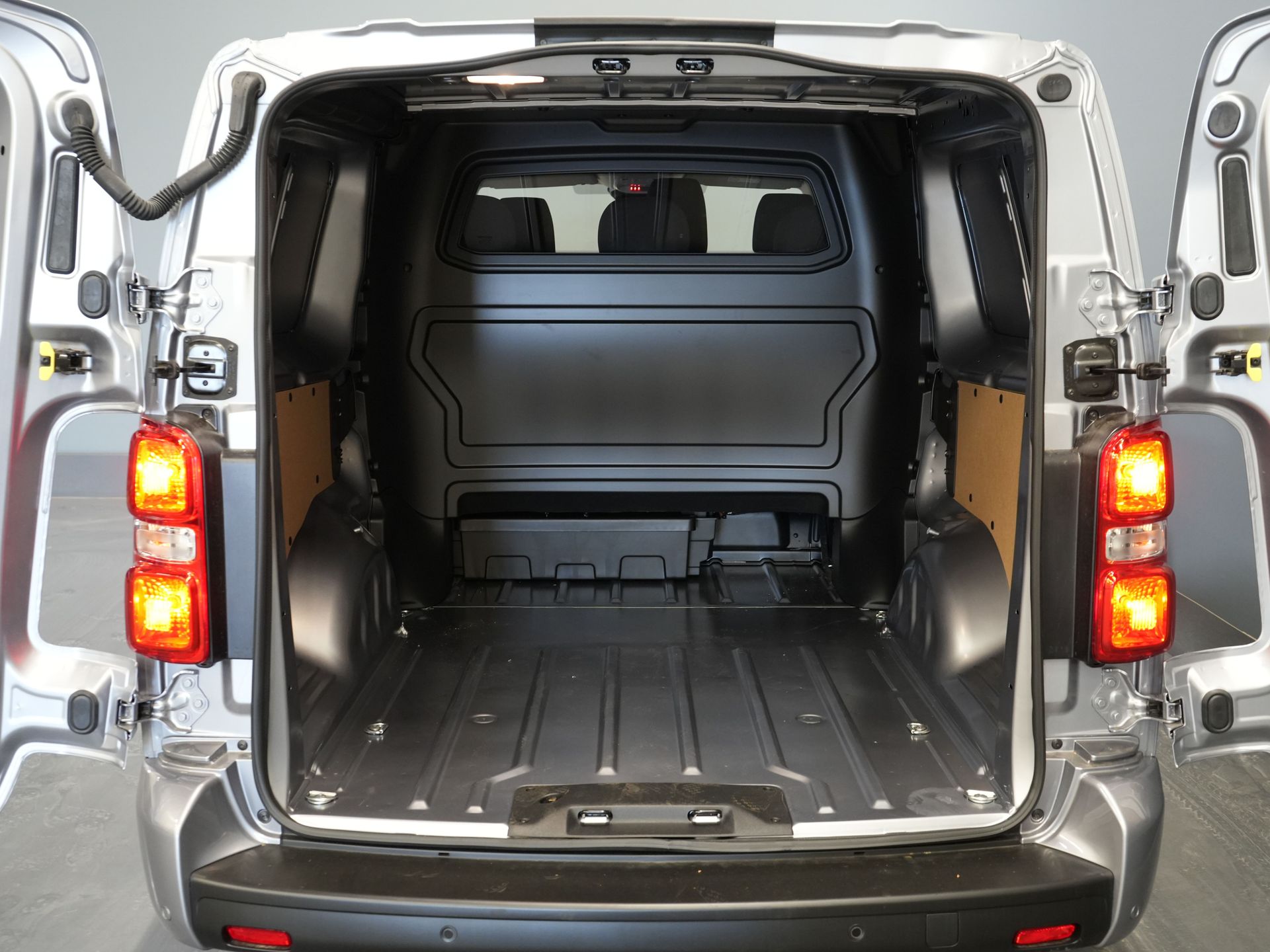 Citroën Jumpy Van 2.0 HDI 180 hp Aut. L3 DC Double Cab BPM FREE! 6 Pers./ 2x Sliding door/ Carplay/ Navi/ Camera/ Cruise/ Airco