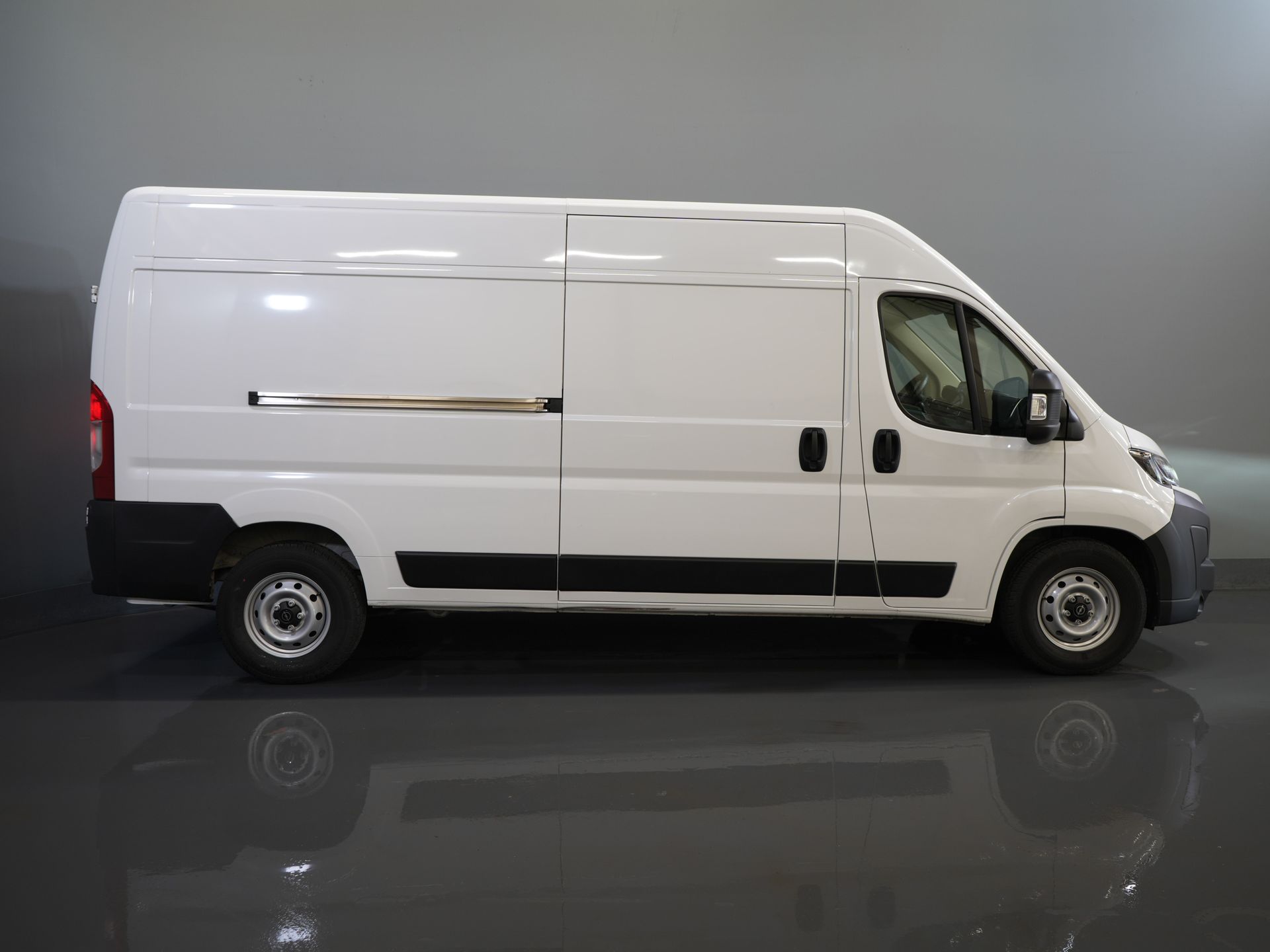 Vauxhall Movano Van 2.2 140 CV L3H2 LED/ Virtual Cockpit/ 3.0t Towingverm./ 270Gr.Doors/ Carplay/ Climate/ Navi/ Camera/ Cruise/ PDC
