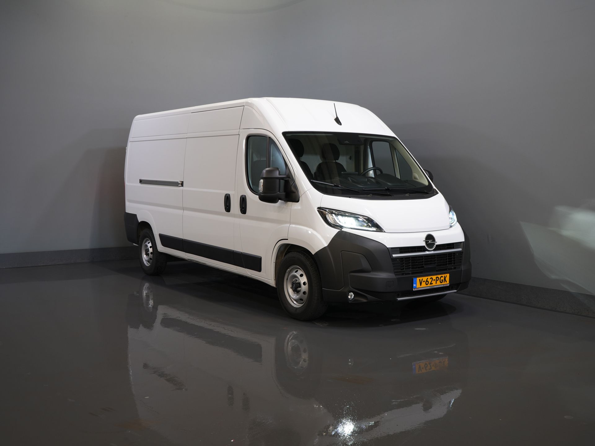 Vauxhall Movano Van 2.2 140 CV L3H2 LED/ Virtual Cockpit/ 3.0t Towingverm./ 270Gr.Doors/ Carplay/ Climate/ Navi/ Camera/ Cruise/ PDC