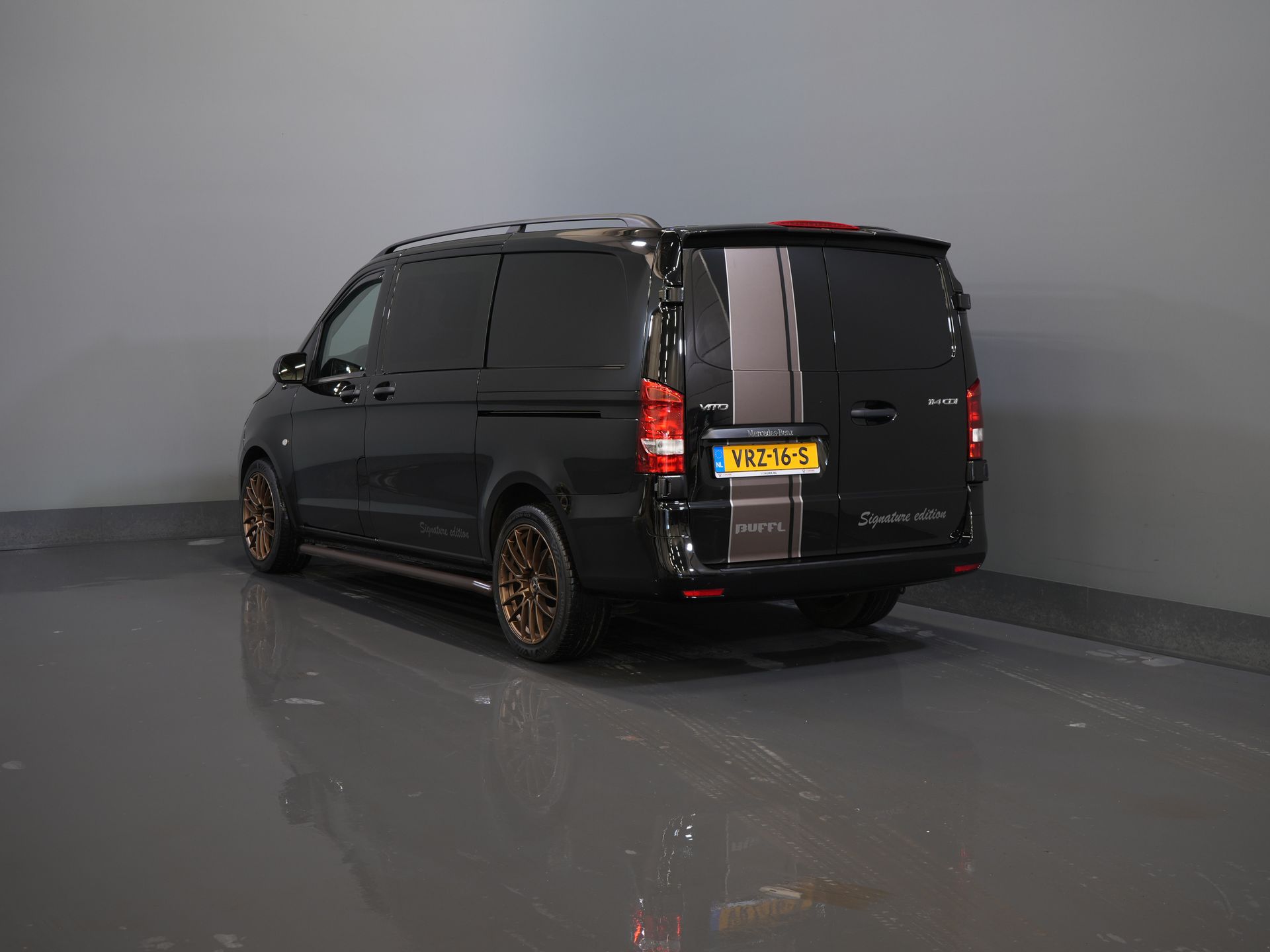 Mercedes-Benz Vito Van 114 CDI авт. DC Double Cab Buffl Leather / 2x зсувні двері / Carplay / Navi / Спойлер / Передня кромка / Бокові панелі / 18” LMV / Круїз / Кондиціонер