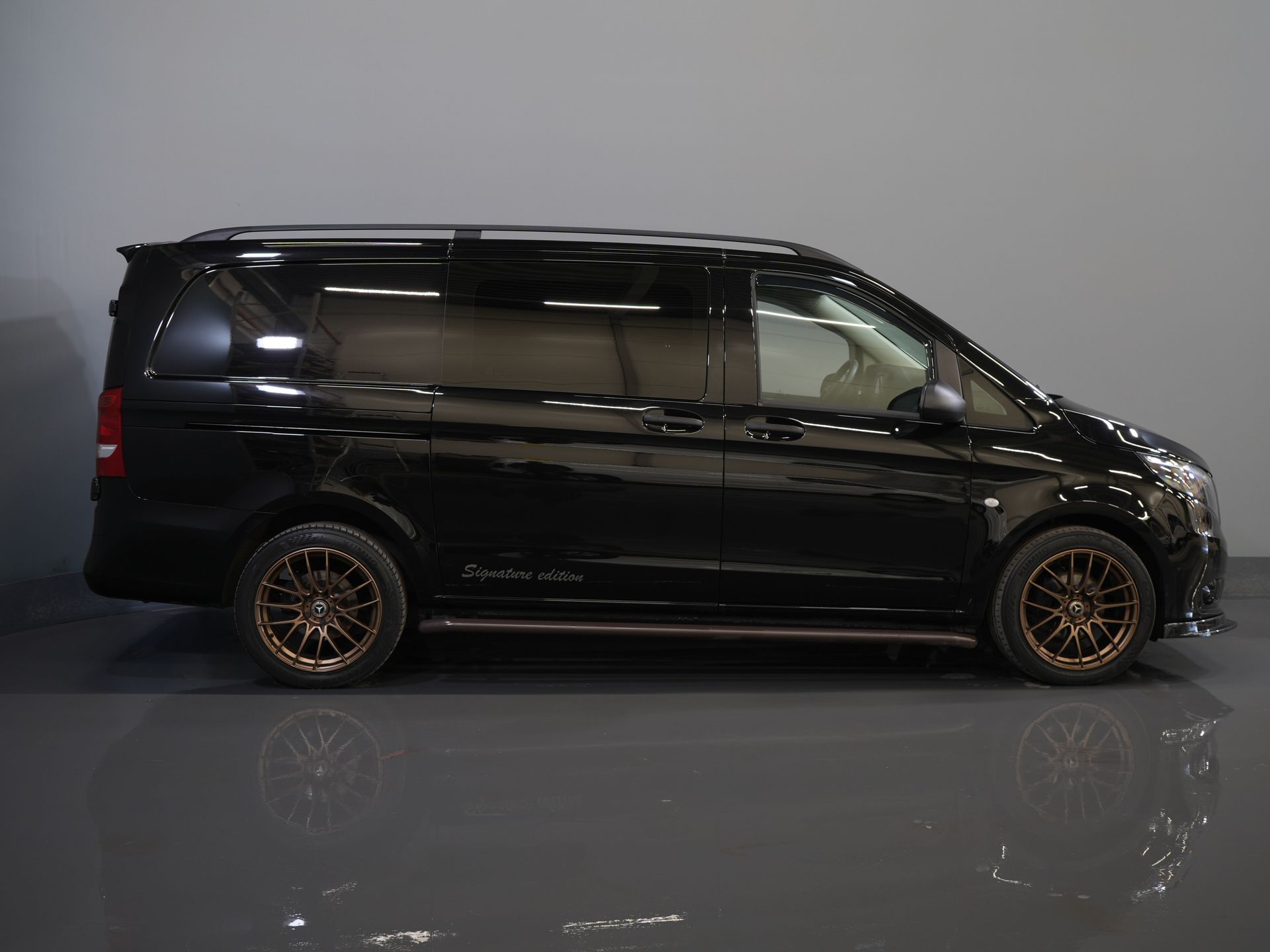 Mercedes-Benz Vito Van 114 CDI авт. DC Double Cab Buffl Leather / 2x зсувні двері / Carplay / Navi / Спойлер / Передня кромка / Бокові панелі / 18” LMV / Круїз / Кондиціонер