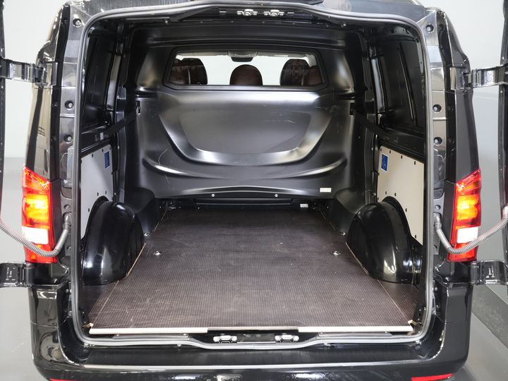 Mercedes-Benz Vito Van 114 CDI авт. DC Double Cab Buffl Leather / 2x зсувні двері / Carplay / Navi / Спойлер / Передня кромка / Бокові панелі / 18” LMV / Круїз / Кондиціонер