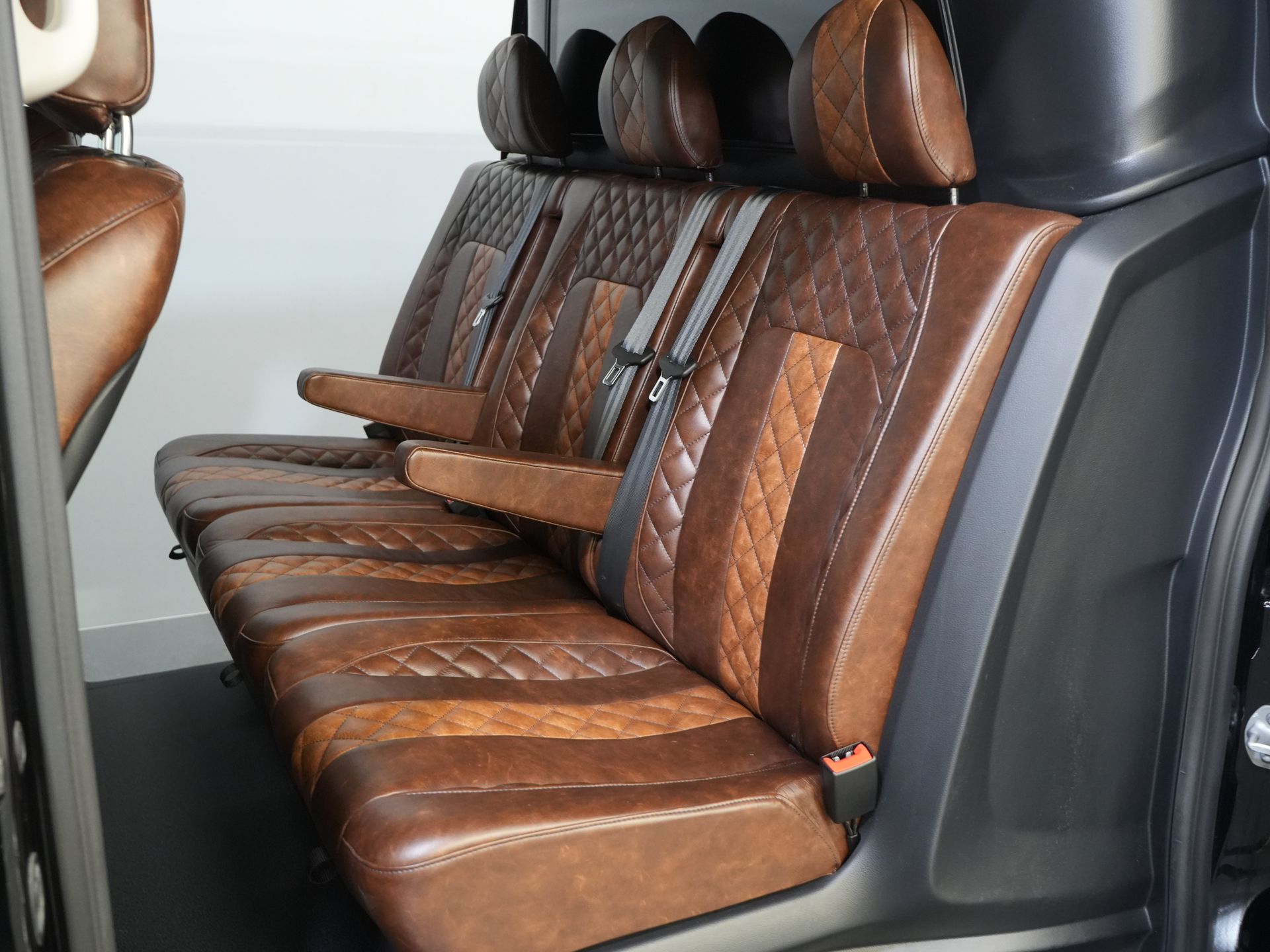 Mercedes-Benz Vito Van 114 CDI авт. DC Double Cab Buffl Leather / 2x зсувні двері / Carplay / Navi / Спойлер / Передня кромка / Бокові панелі / 18” LMV / Круїз / Кондиціонер