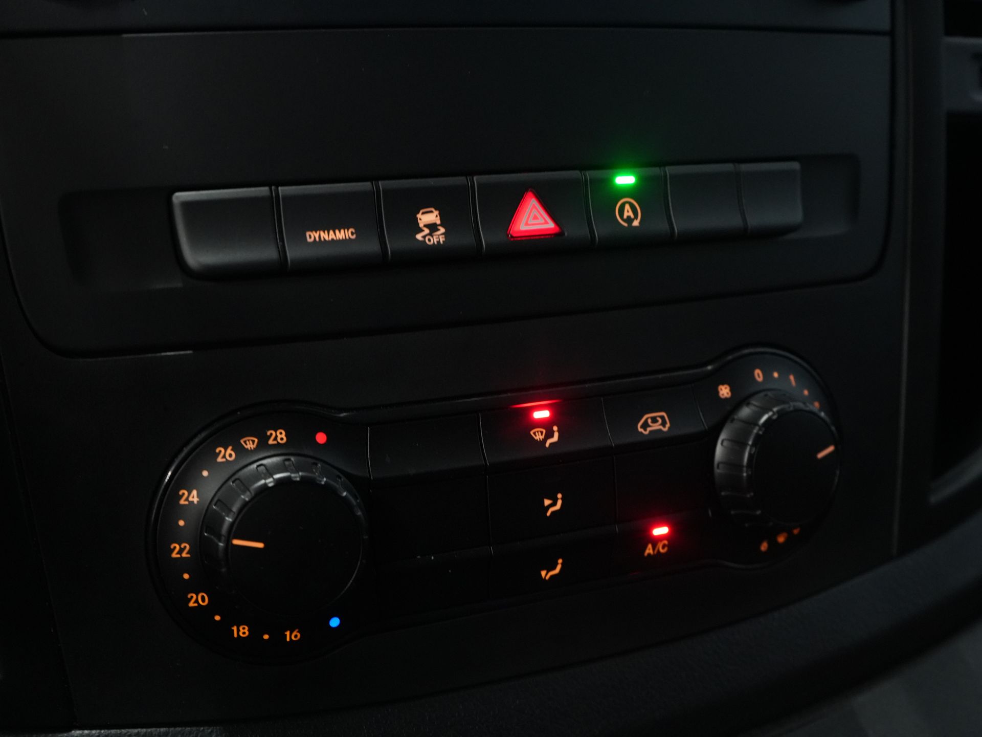 Mercedes-Benz Vito Van 114 CDI авт. DC Double Cab Buffl Leather / 2x зсувні двері / Carplay / Navi / Спойлер / Передня кромка / Бокові панелі / 18” LMV / Круїз / Кондиціонер