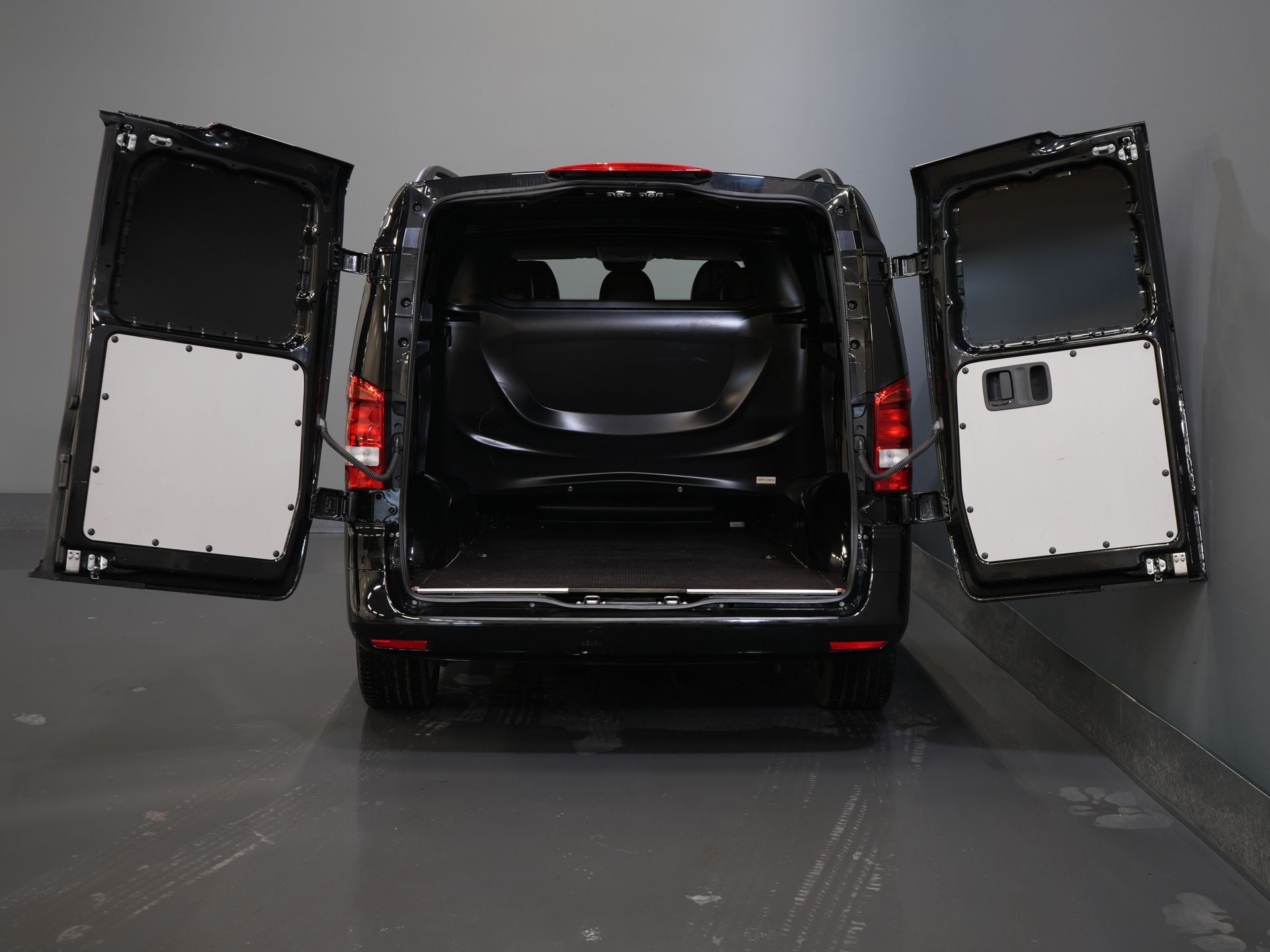 Mercedes-Benz Vito Van 114 CDI авт. DC Double Cab Buffl Leather / 2x зсувні двері / Carplay / Navi / Спойлер / Передня кромка / Бокові панелі / 18” LMV / Круїз / Кондиціонер