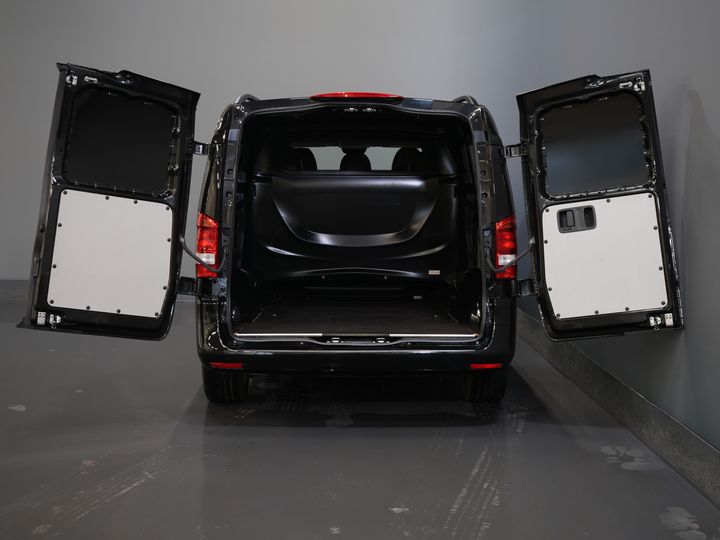 Mercedes-Benz Vito Van 114 CDI авт. DC Double Cab Buffl Leather / 2x зсувні двері / Carplay / Navi / Спойлер / Передня кромка / Бокові панелі / 18” LMV / Круїз / Кондиціонер