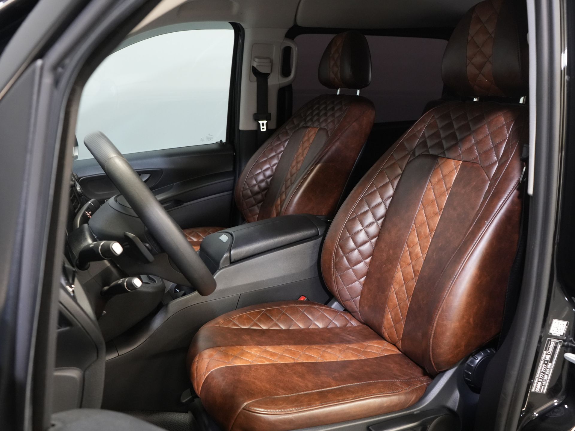 Mercedes-Benz Vito Van 114 CDI авт. DC Double Cab Buffl Leather / 2x зсувні двері / Carplay / Navi / Спойлер / Передня кромка / Бокові панелі / 18” LMV / Круїз / Кондиціонер