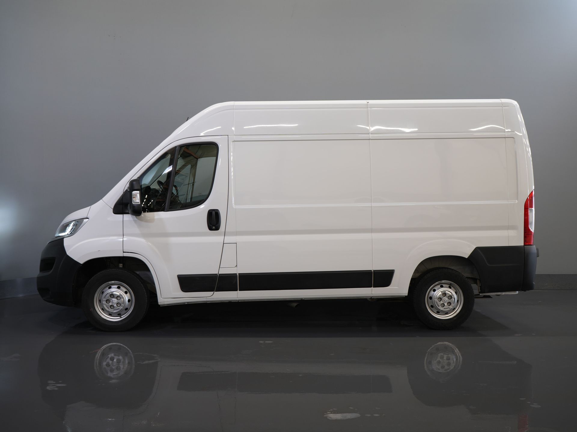 Citroën Jumper Van 2.2 HDI L2H2 Carplay/ Navi/ Clima/ Cruise/ Camera/ PDC/ DAB