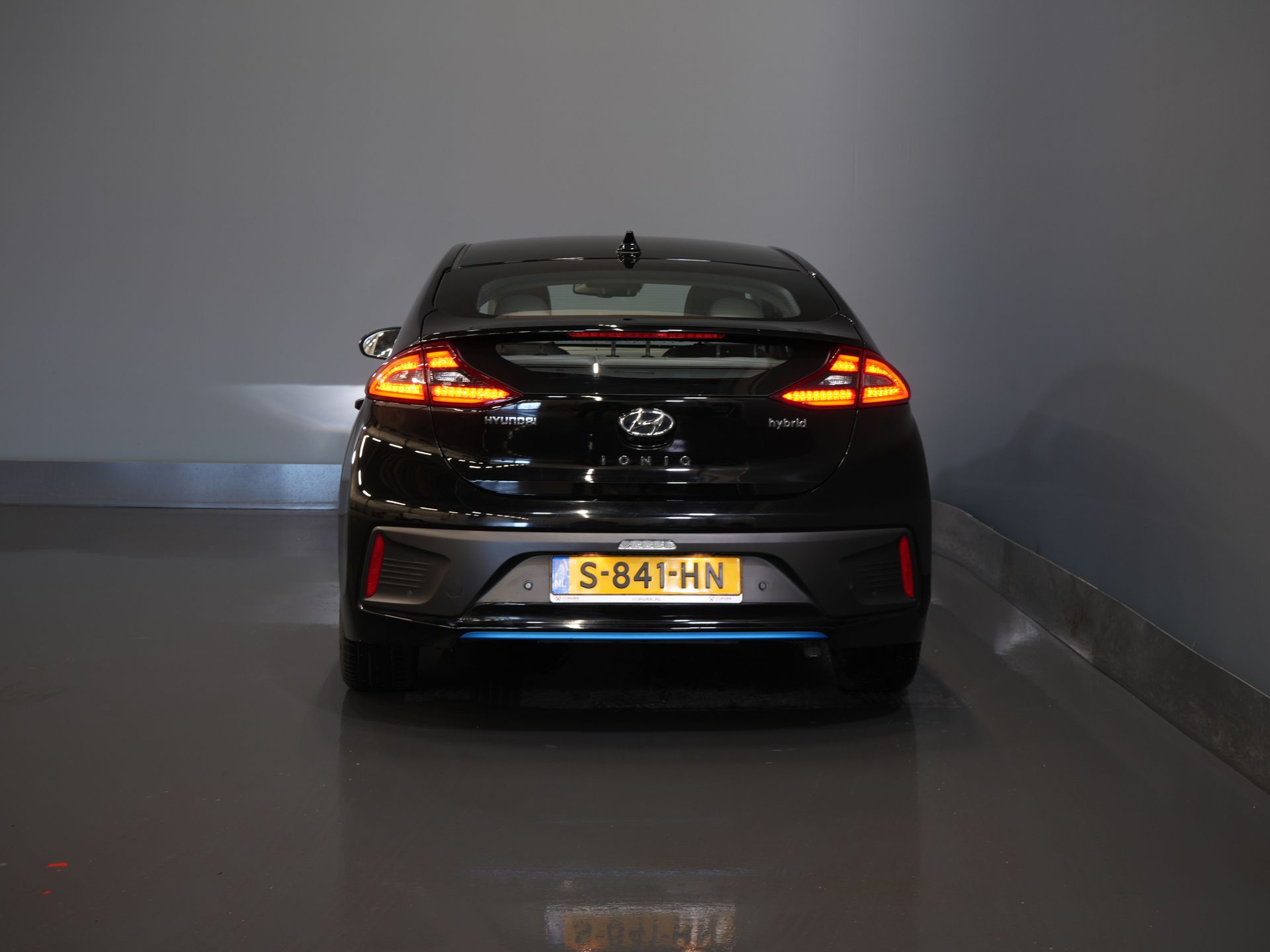 Hyundai IONIQ Hatchback 1.6 GDi Premium LED/ Adapt.Cruise/ Skóra/ Podgrzewane fotele/ Chłodzone fotele/ Podgrzewana kierownica/ Pamięć fotela/ CarPlay/ Nawigacja/ Kamera/ Klimatyzacja